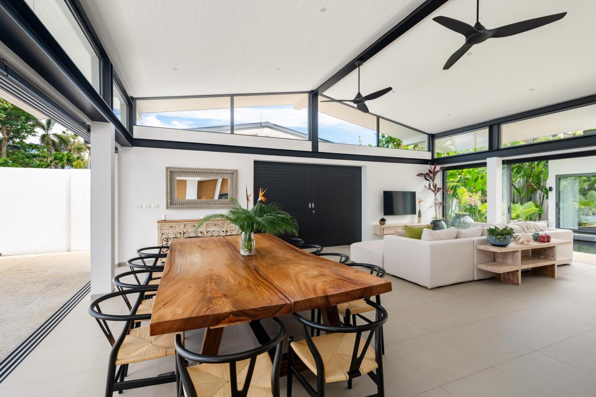 Twin - 10 Bedroom Luxury Front Villa *