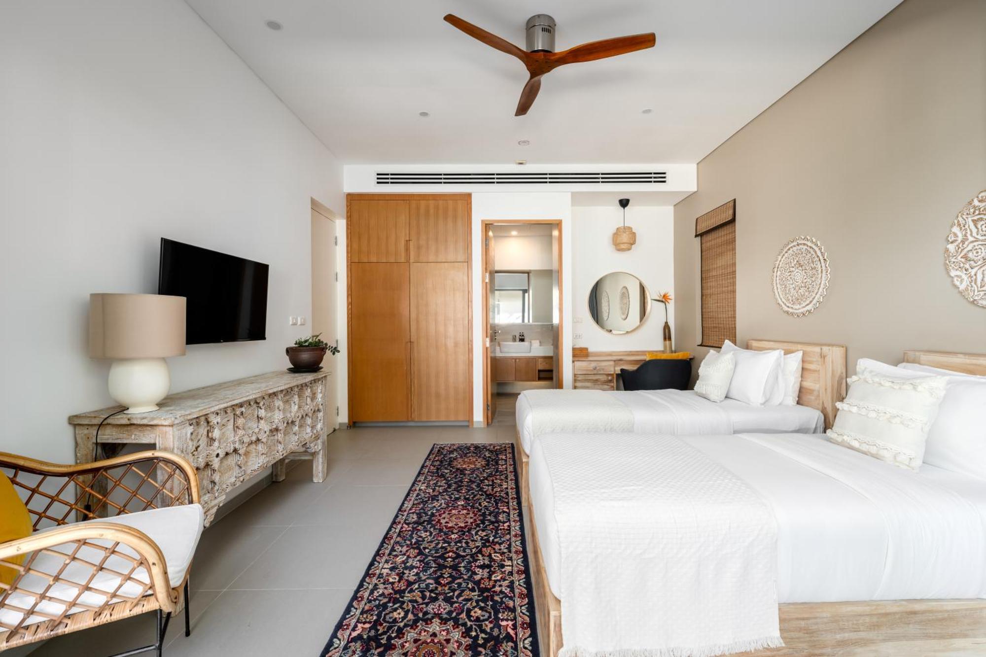 Twin - 10 Bedroom Luxury Front Villa Khok Kloi