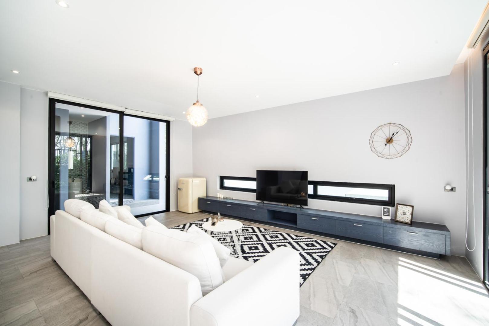 Super High Ceiling Luxury 3 Bedrooms Pool Villa Phuket