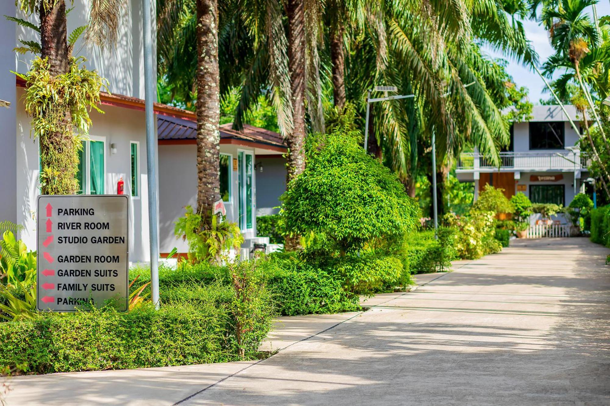Neenlawat Riverside Resort Surat Thani