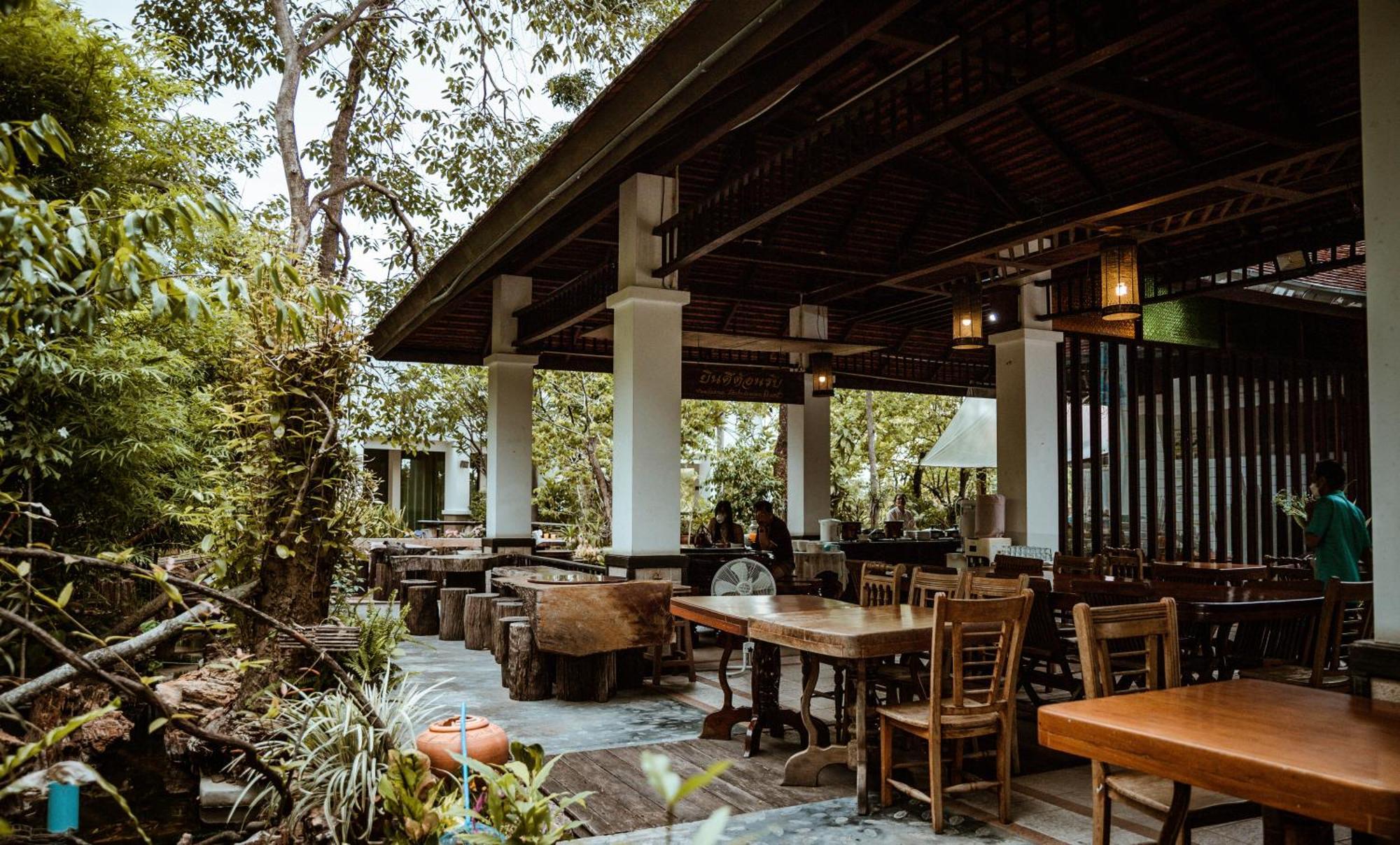 Andaman & Hotel Tak
