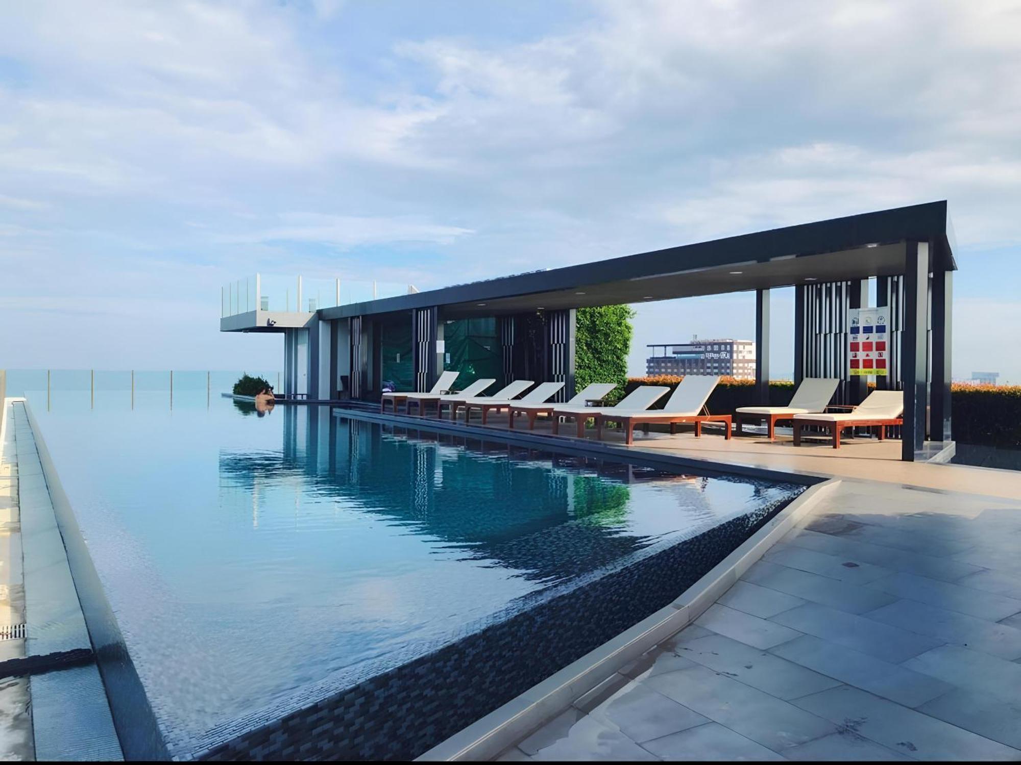 - Sea View Large Balcony With Infinity Pool *
