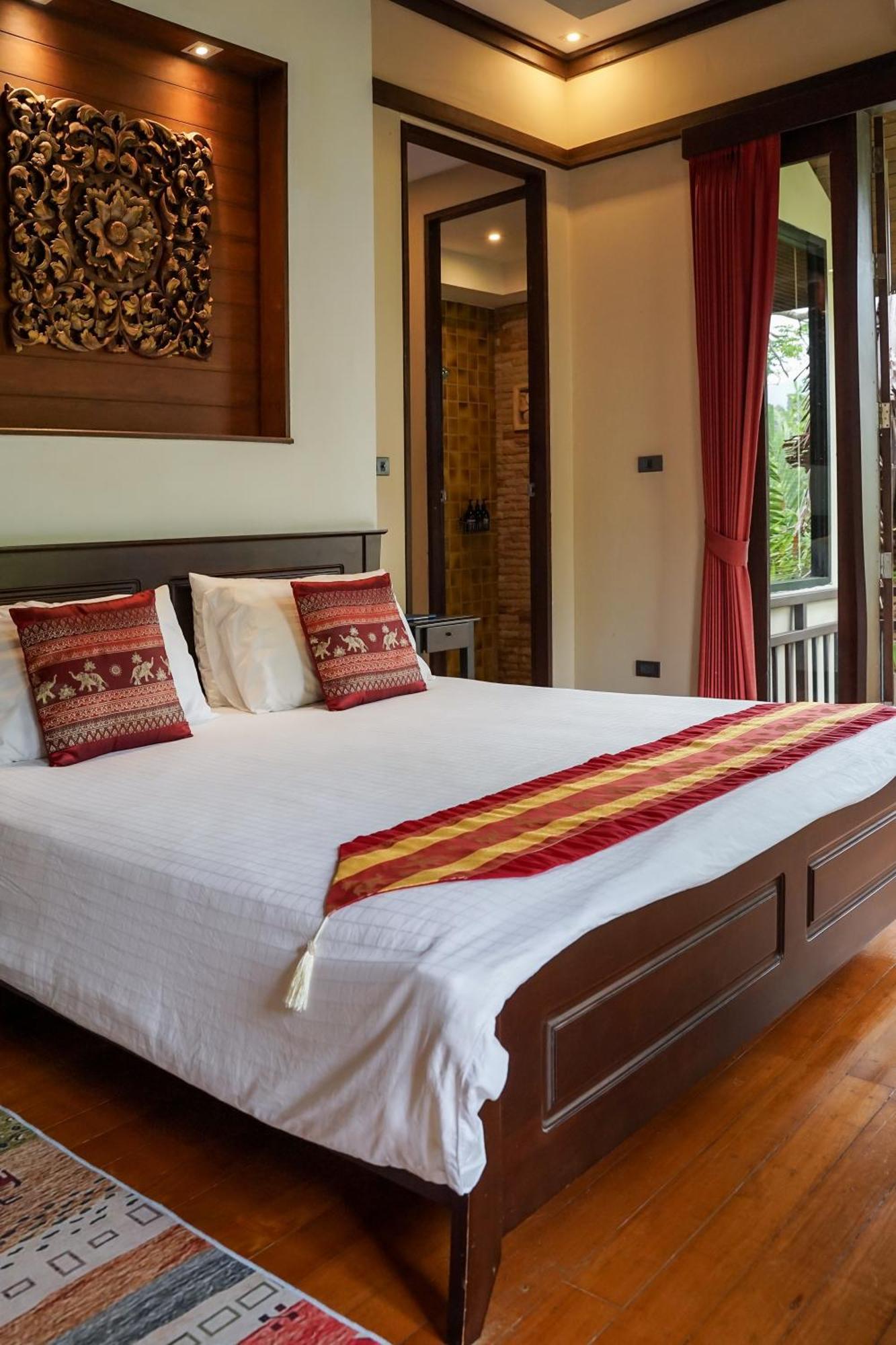 Large 4 Bed Short Walk To Maenam Pousada