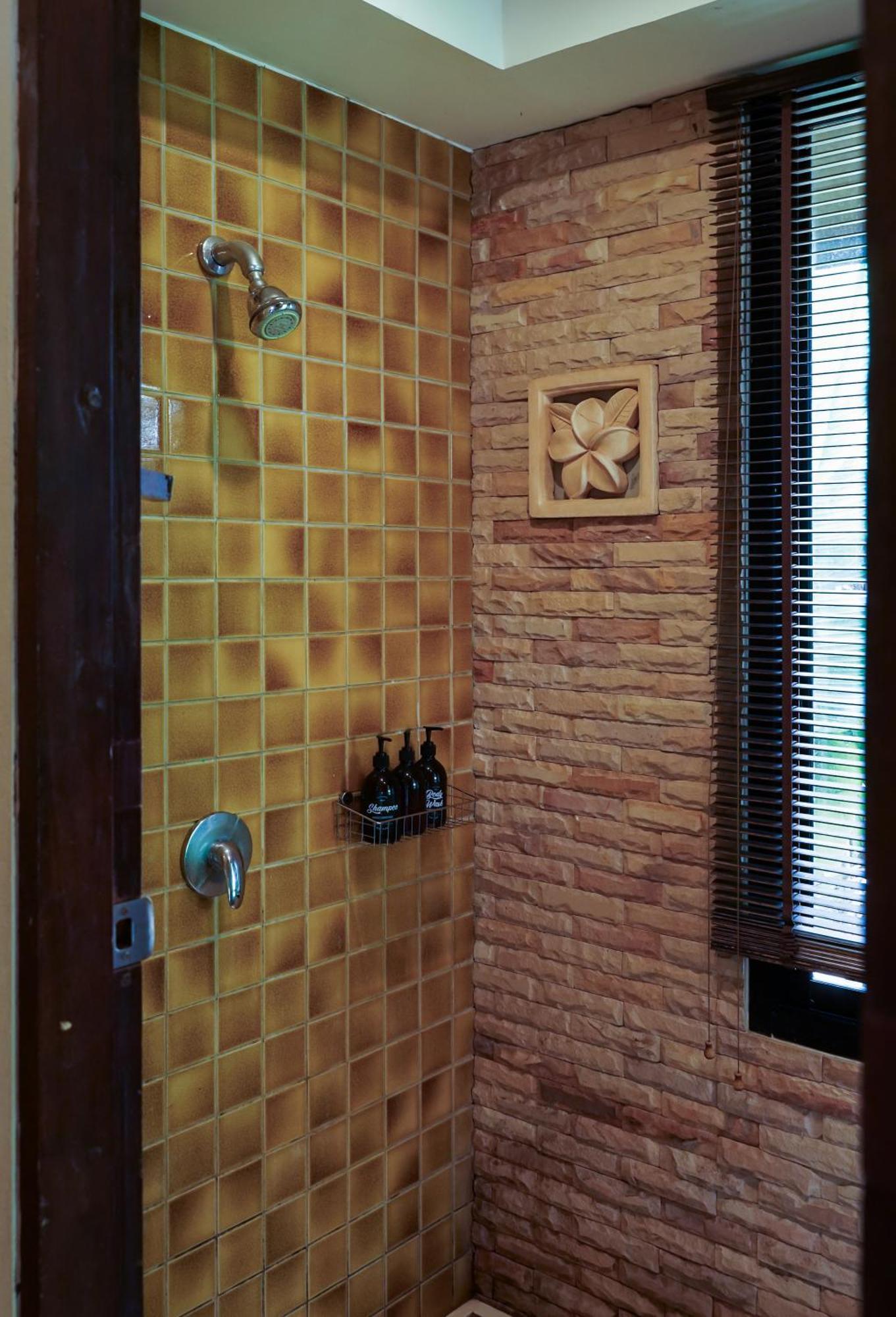 Large 4 Bed Short Walk To Maenam Praia de Mae Nam