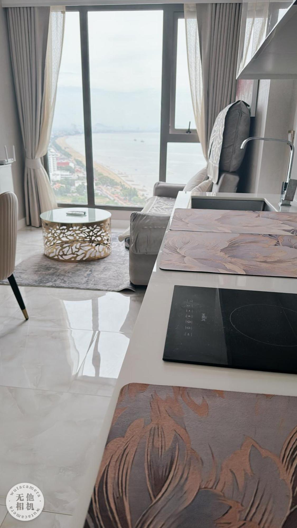 Copacabana 科帕卡巴纳海乔木提安海滩毗邻乔木提安夜市 * Jomtien Beach