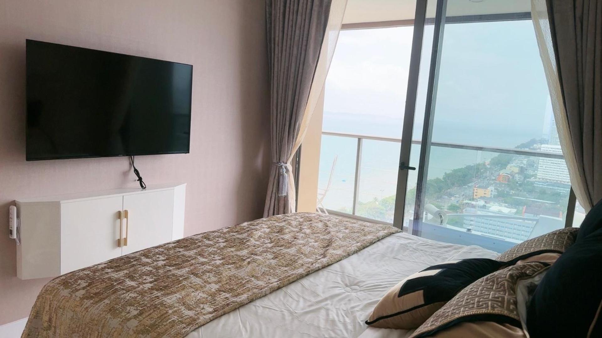 Copacabana 科帕卡巴纳海乔木提安海滩毗邻乔木提安夜市