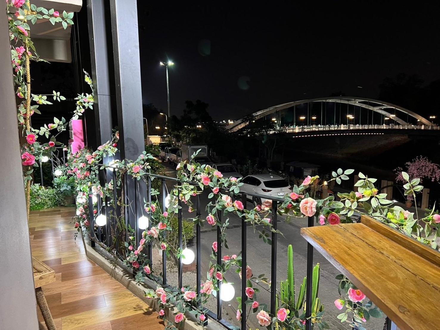 Dragon River Avenue Hotel