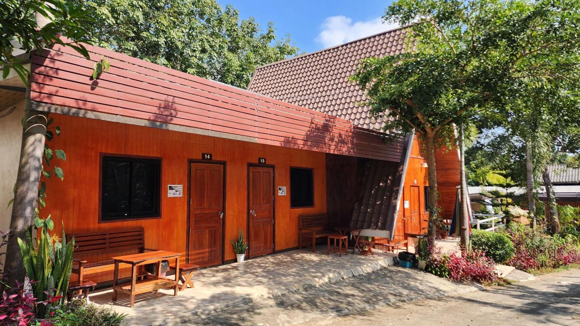 Resort Bansuanphuhong 2*