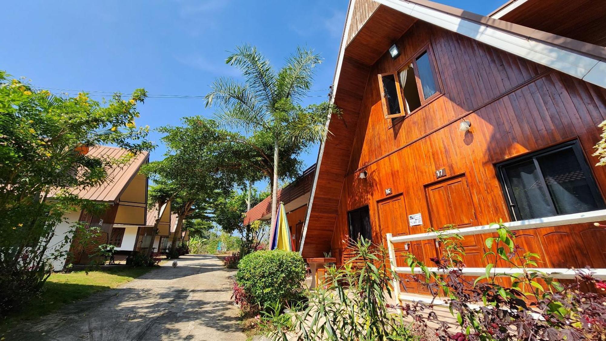 Resort Bansuanphuhong 2*