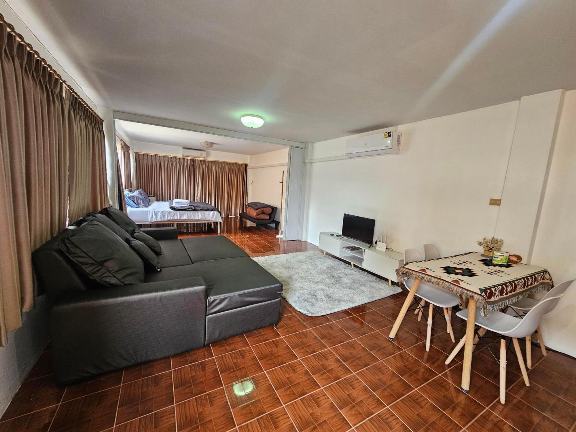 Beachfront Family Room, Relax & Sunbathe 5 Guests *