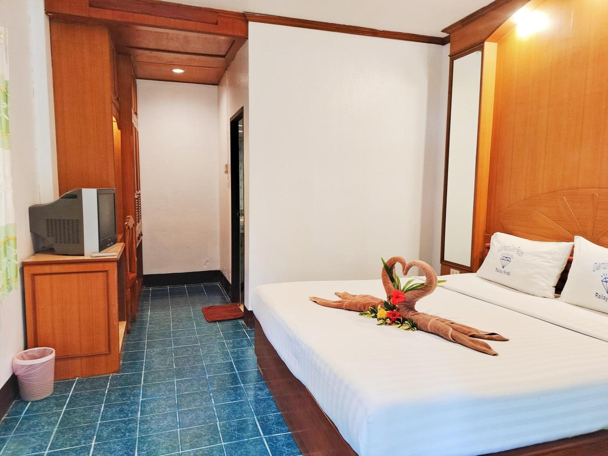 Diamond Cave Resort 3*