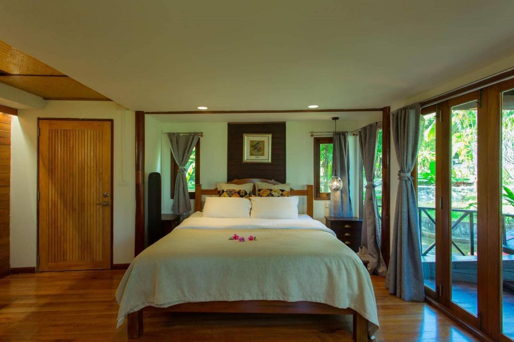 Kaengkrachan Boathouse Paradise