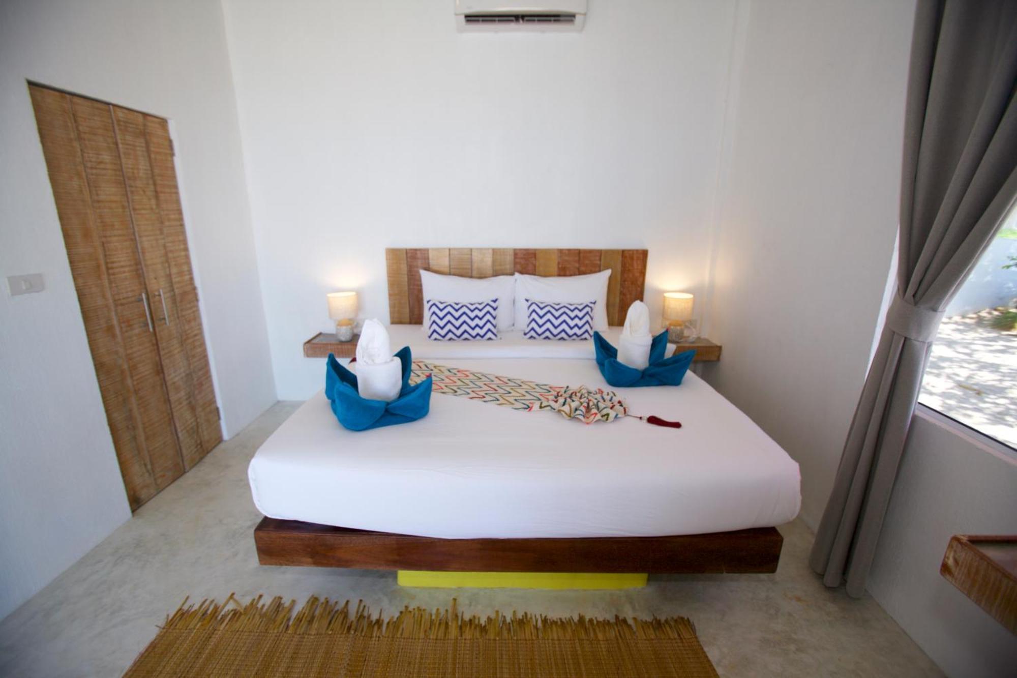 Resort Lime N Soda Beachfront
