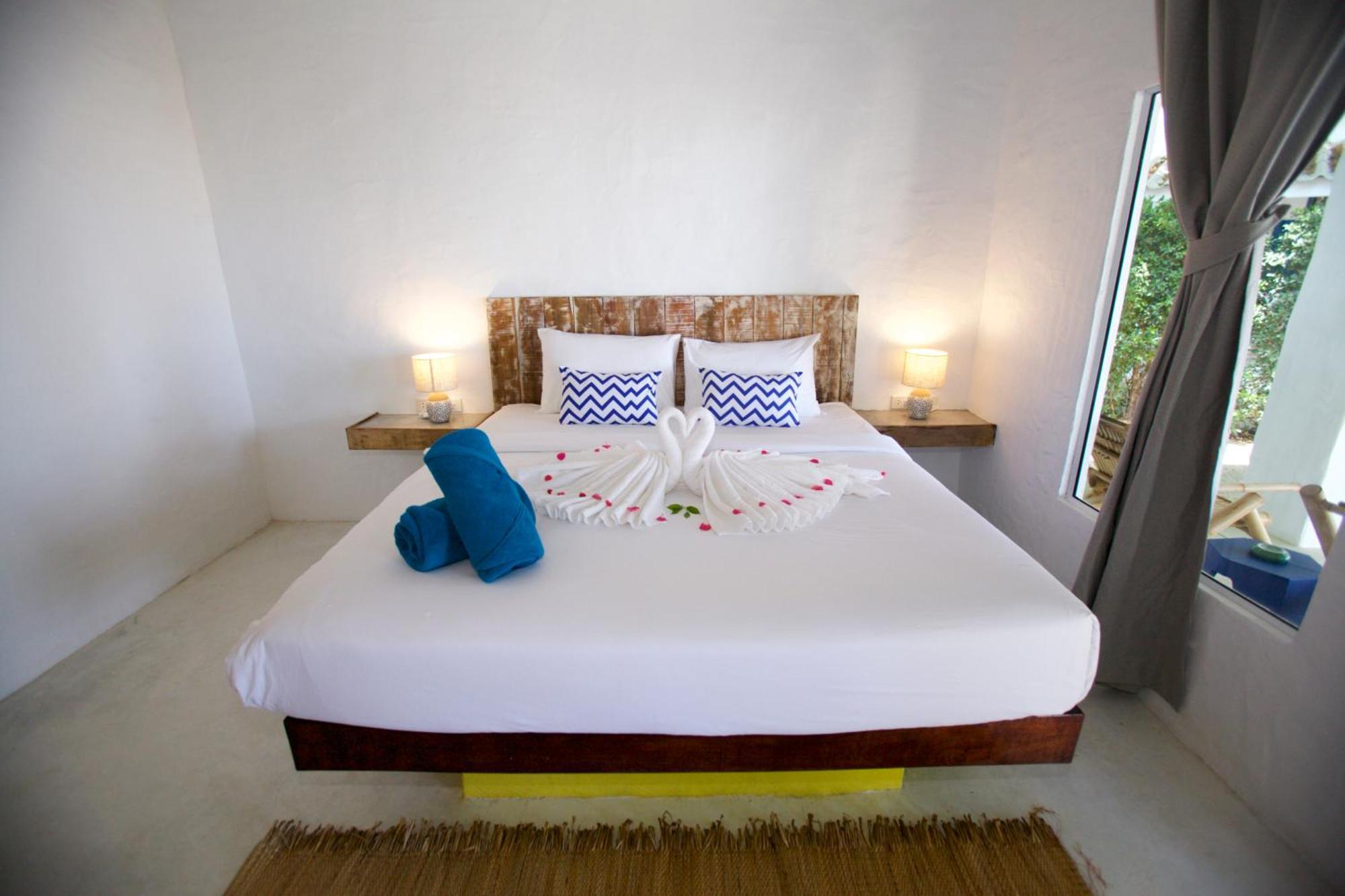Lime N Soda Beachfront 3* Thongsala