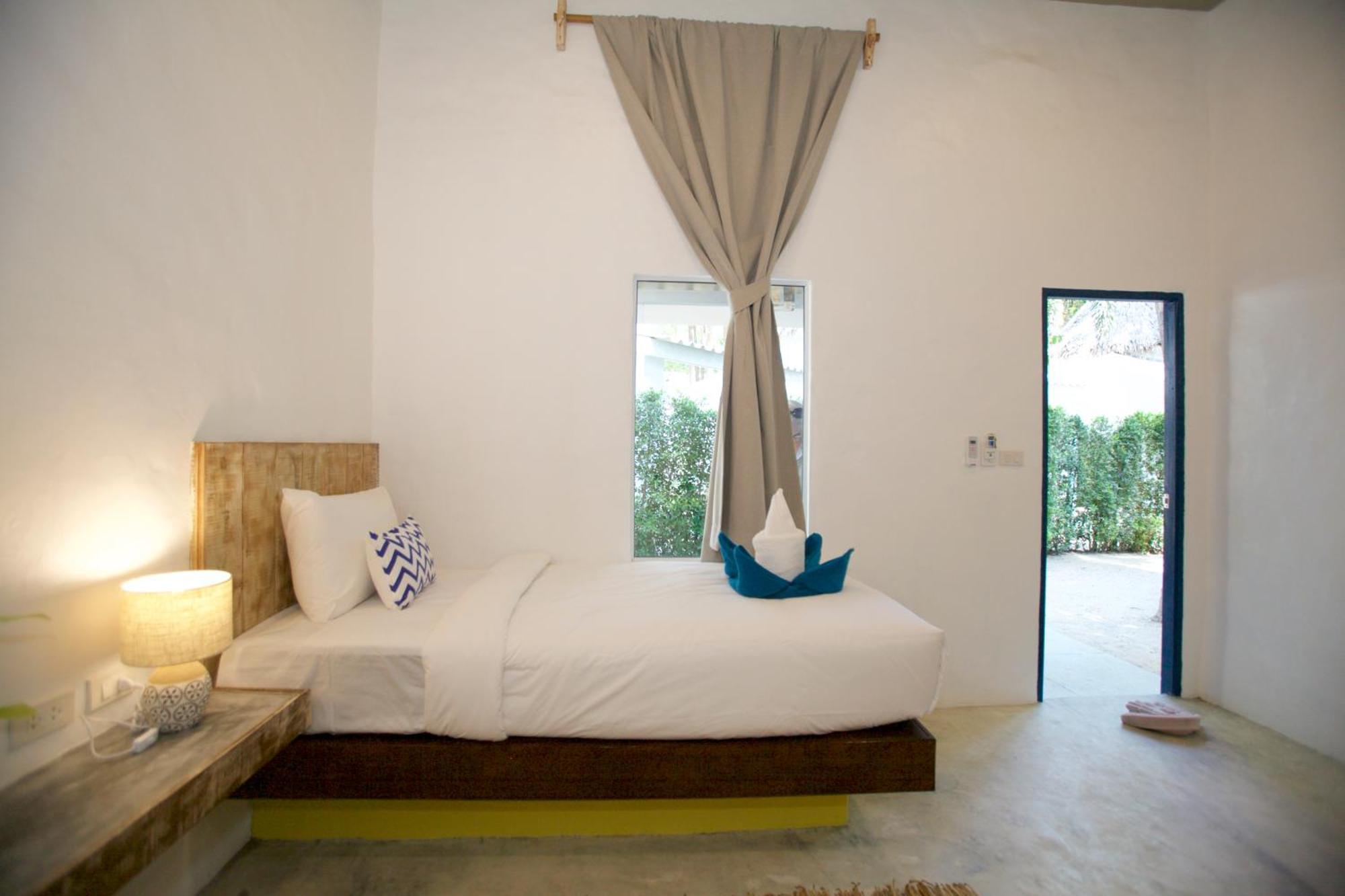 Resort Lime N Soda Beachfront