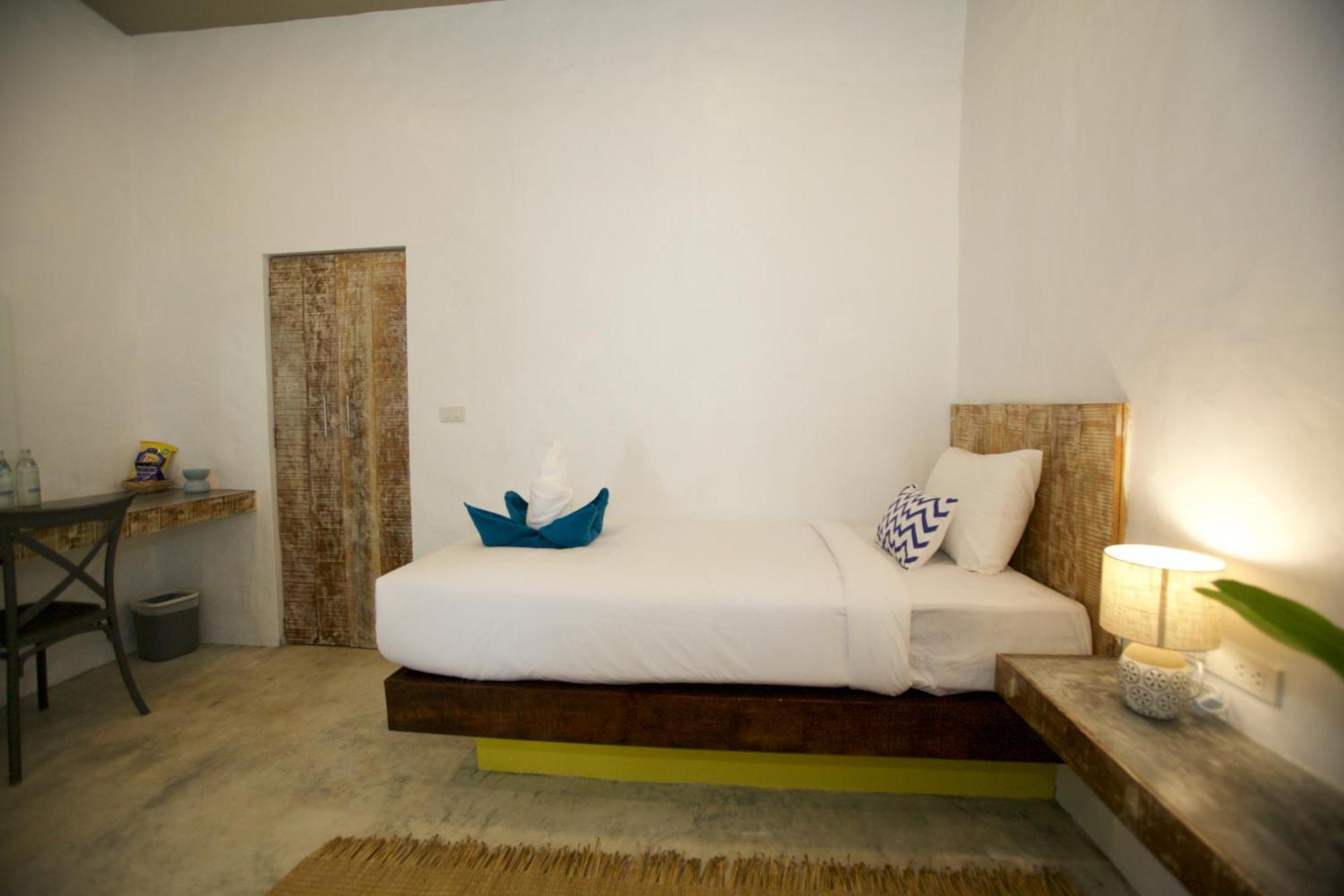 Resort Lime N Soda Beachfront