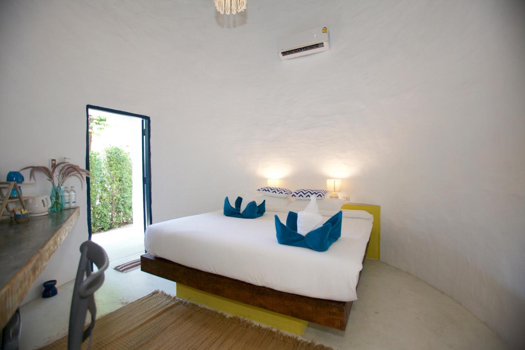 Lime N Soda Beachfront 3*