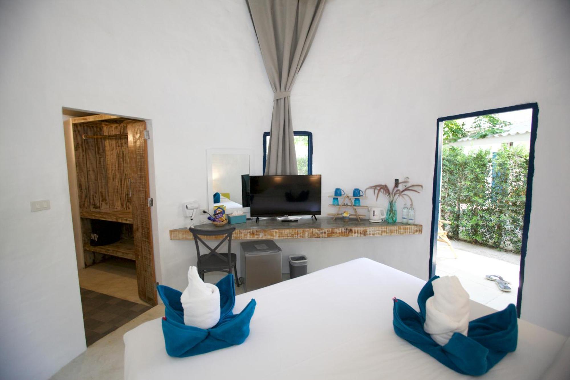 Resort Lime N Soda Beachfront 3*