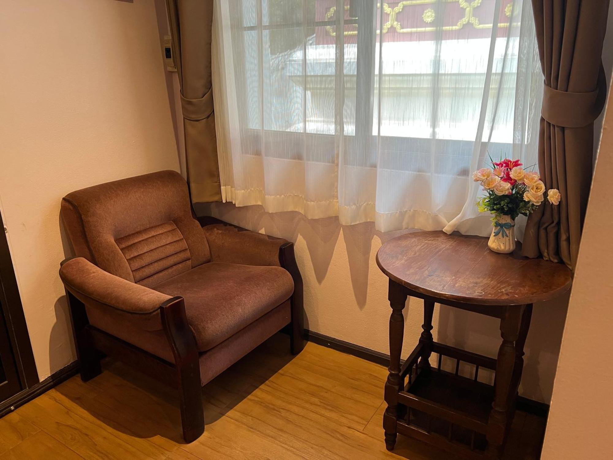 Pha Thai House 2*