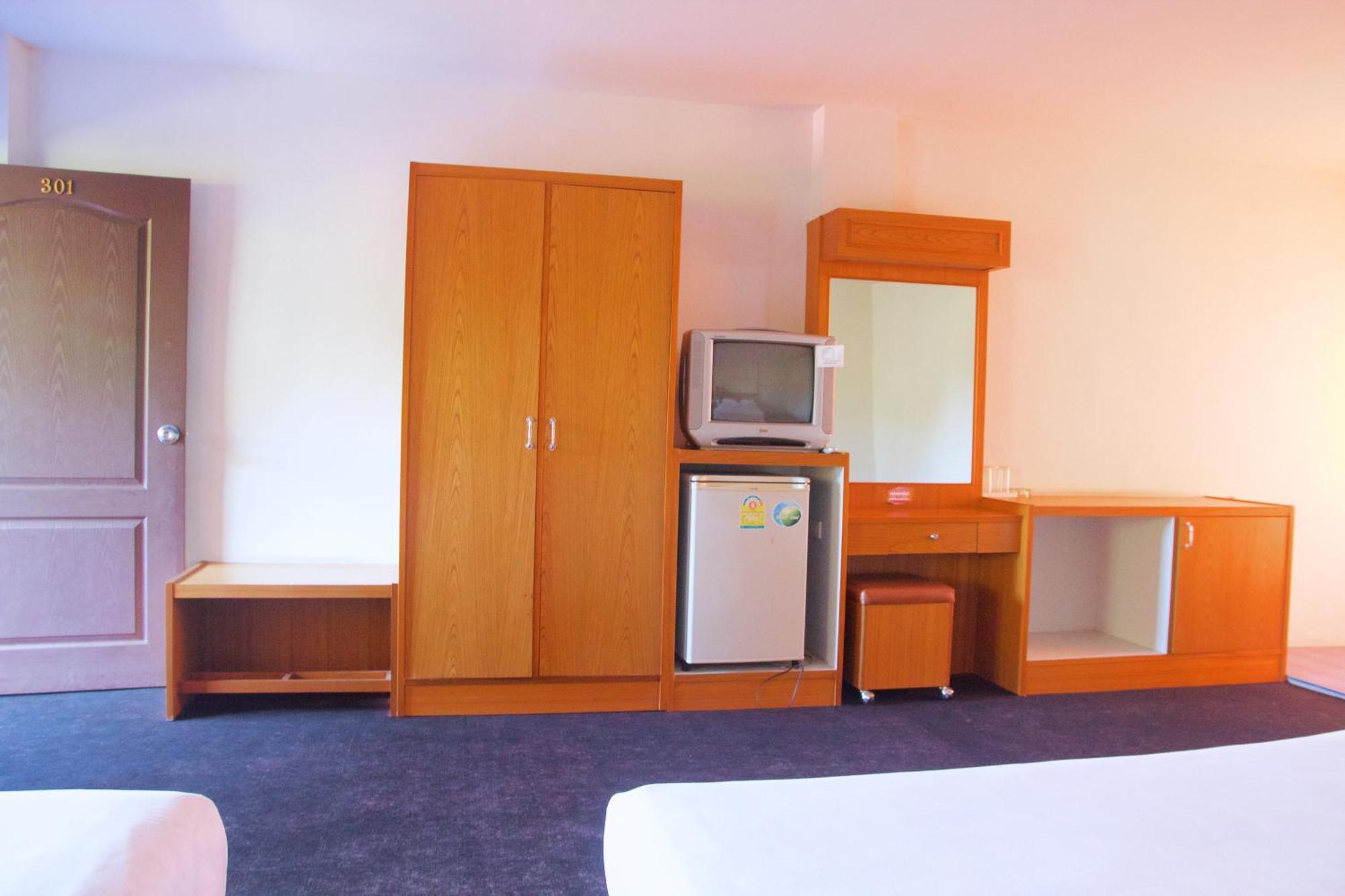 Sichang Shine Khao Hotel Ko Si Chang