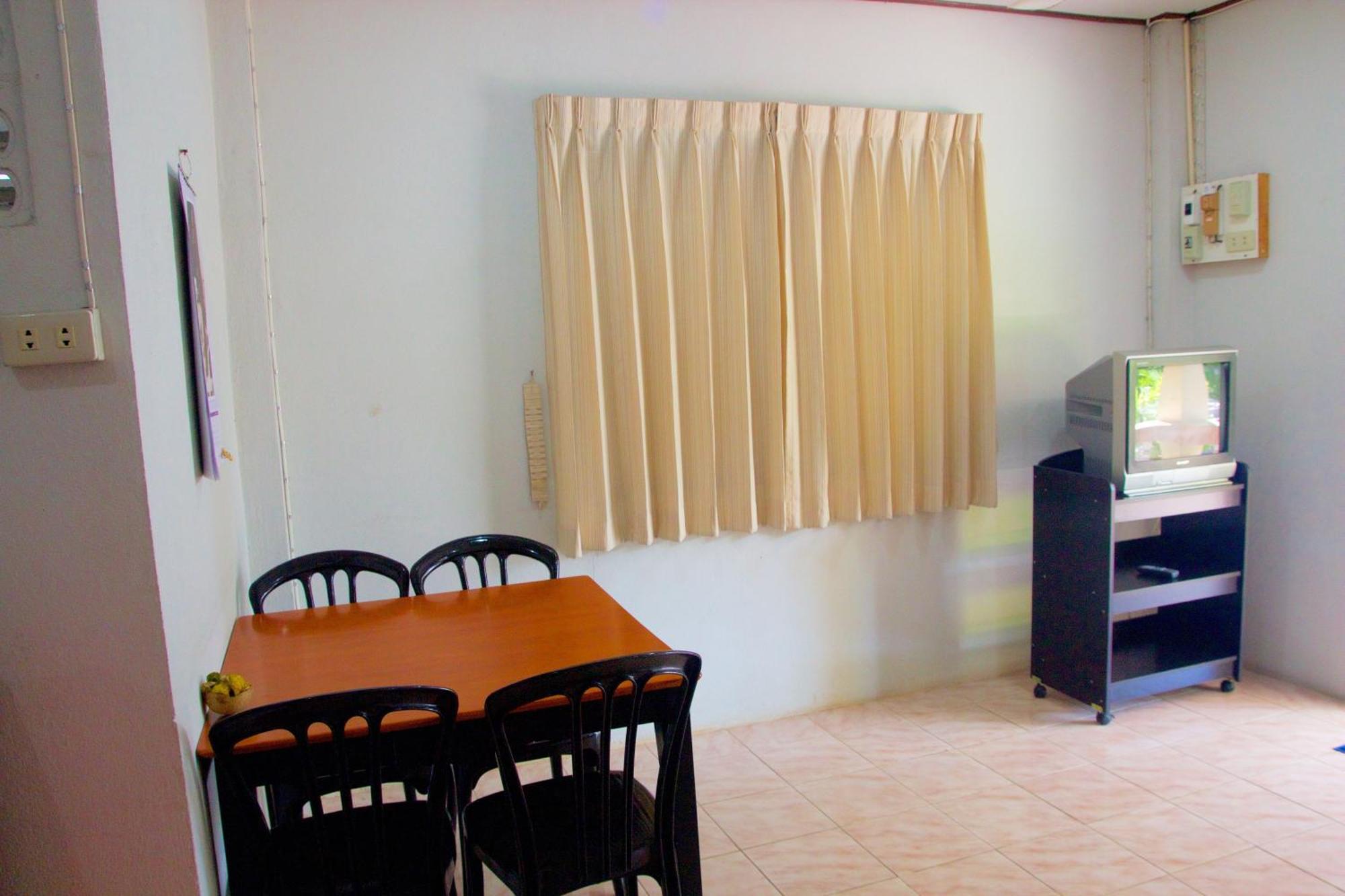 Sichang Shine Khao Hotel 2*