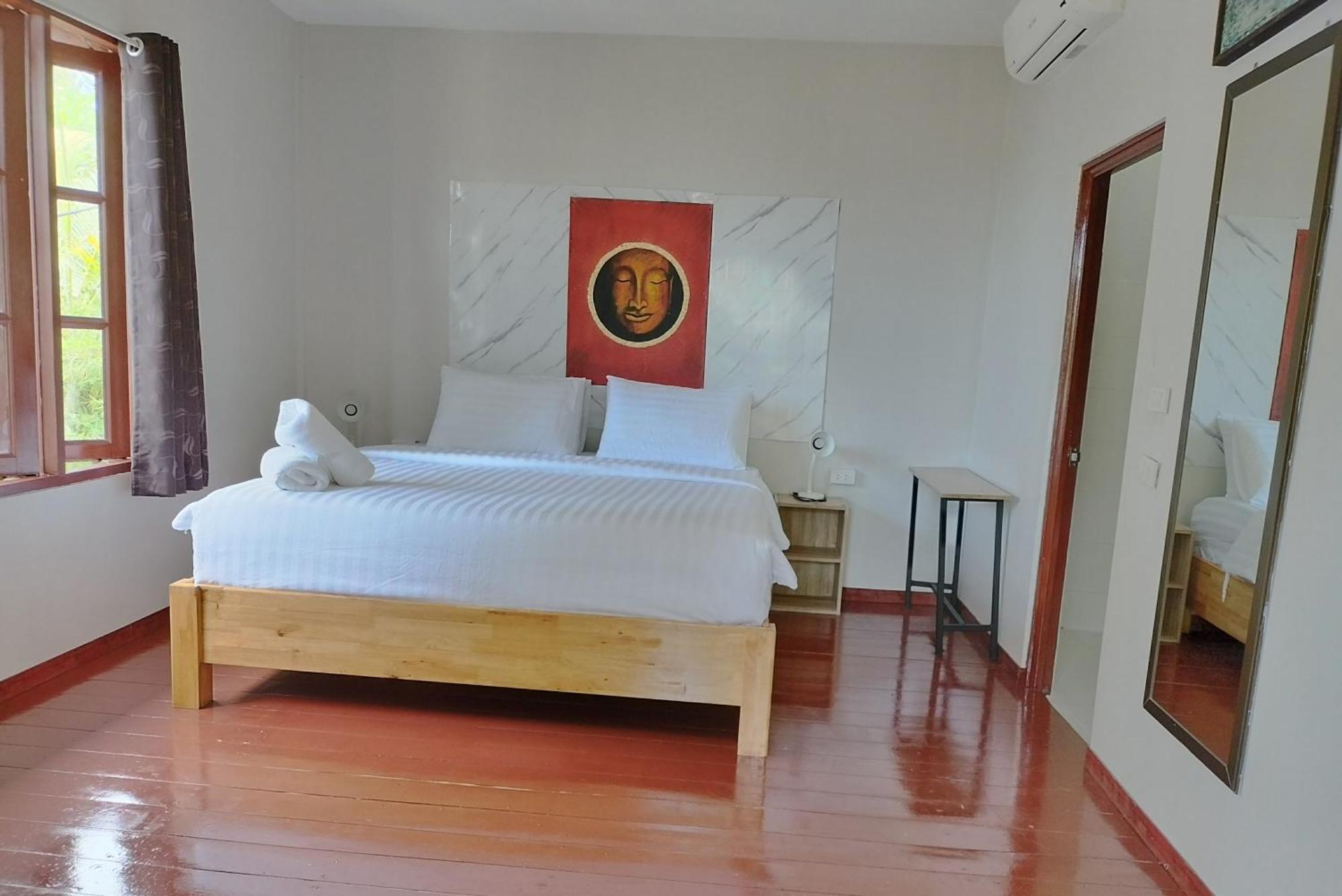 Namthip Homebeach Lodge