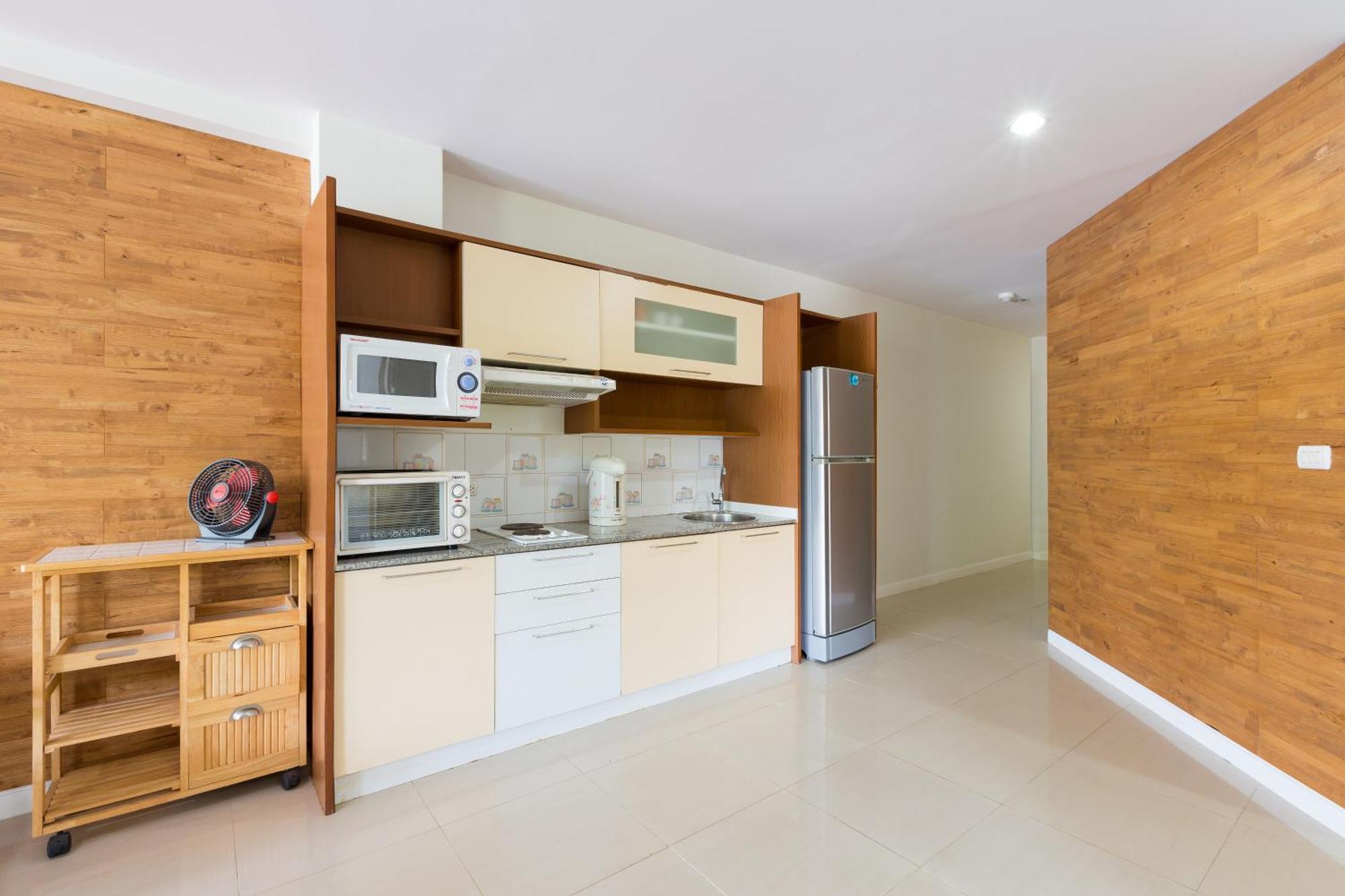 Baan Poolom Beachfront Apartment *