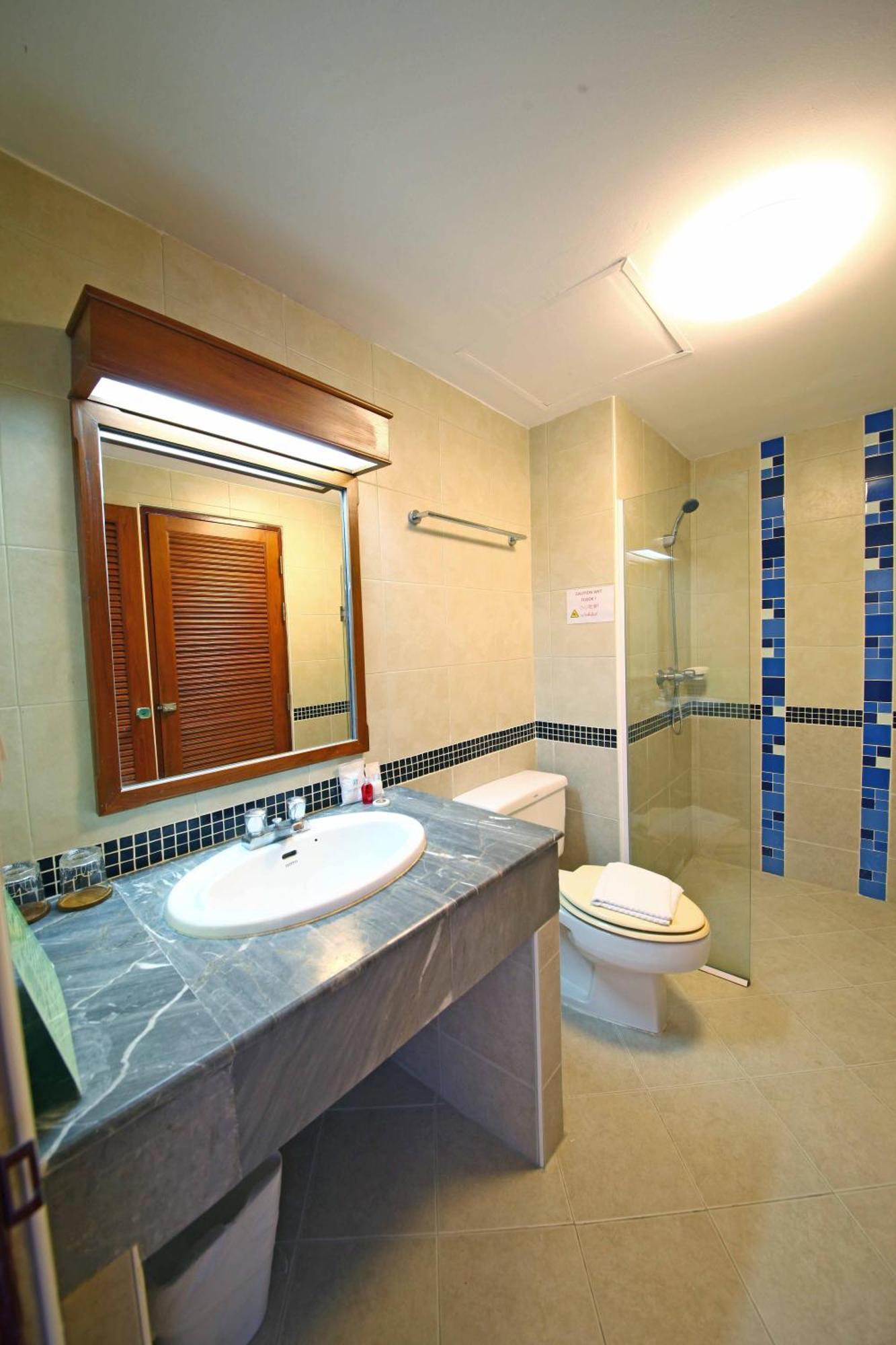 Jade Tower Hotel 3*