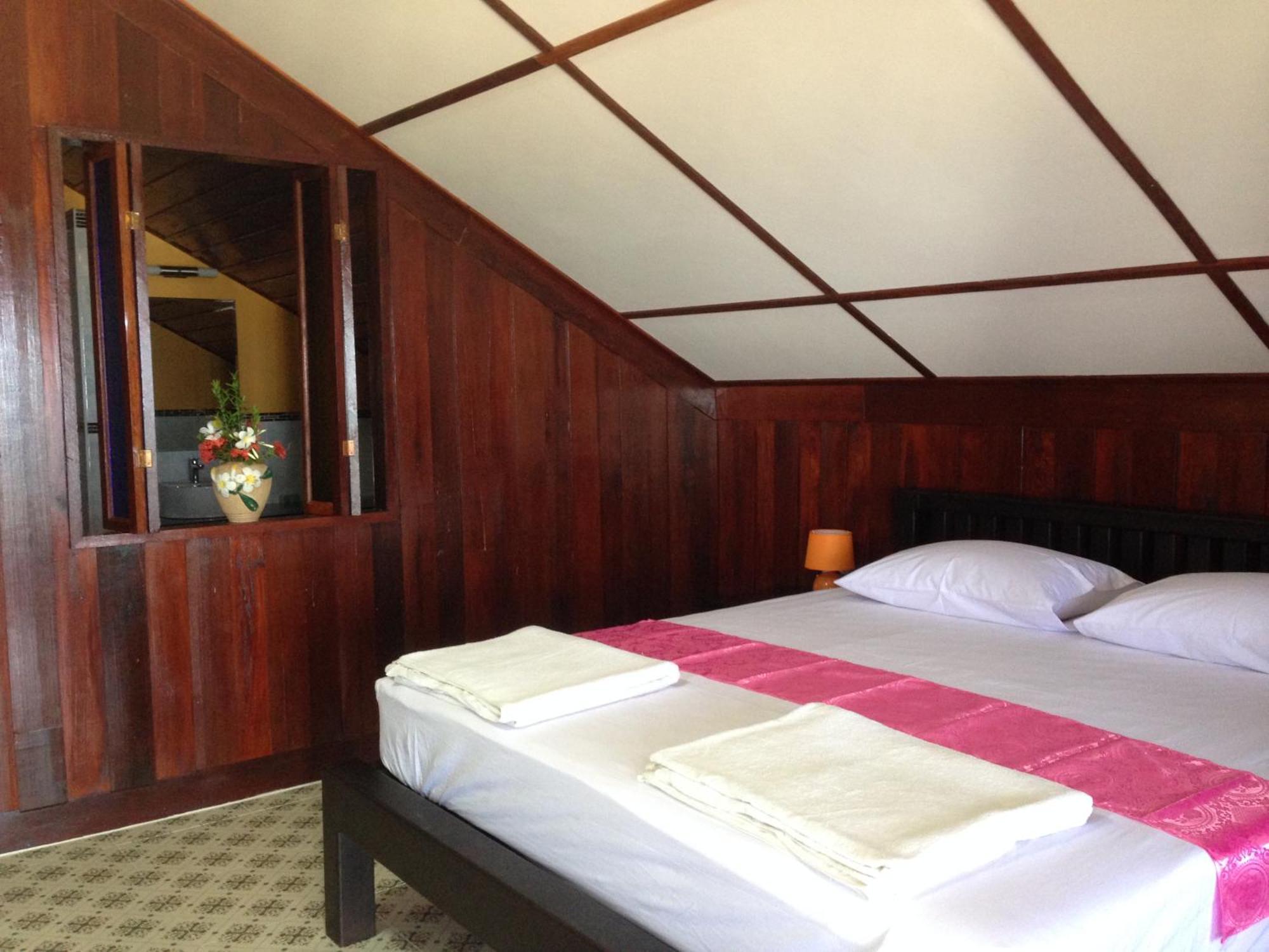 Sea Breeze House, Naiplao 2*