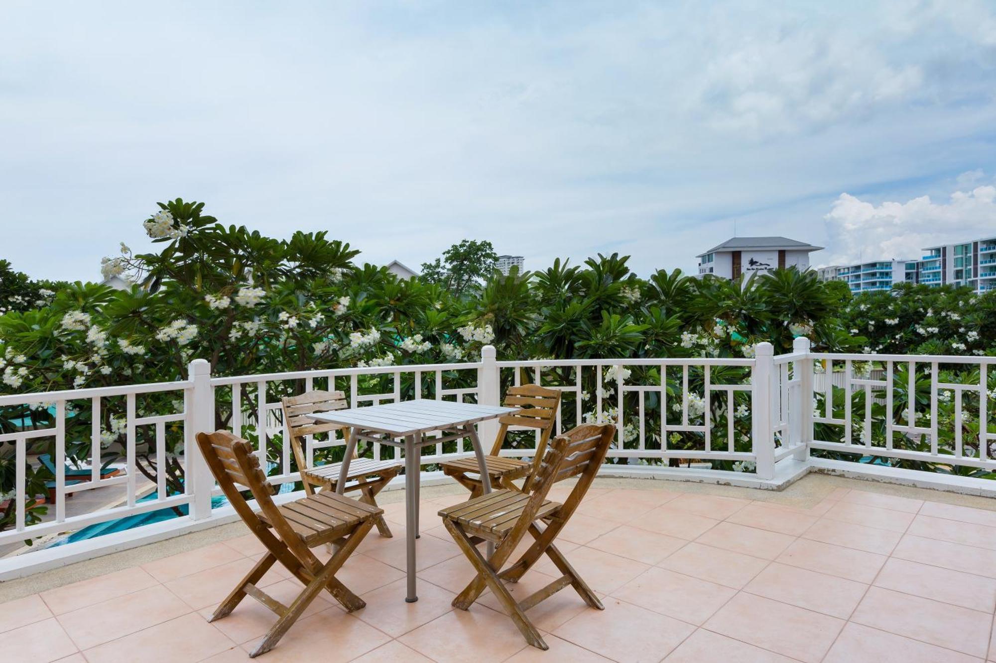 Baan Poolom Beachfront Apartment