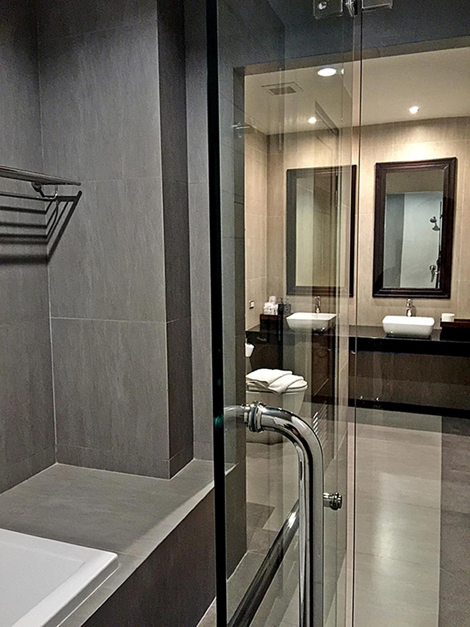 Hotel The Bridge 4*