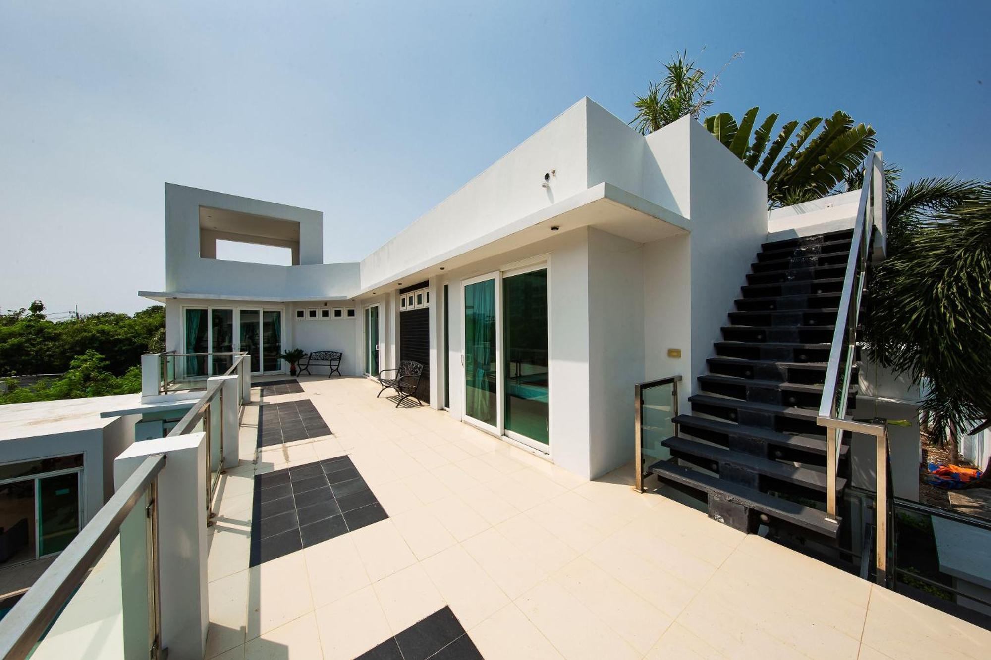 Premium Pool Villa Pattaya *