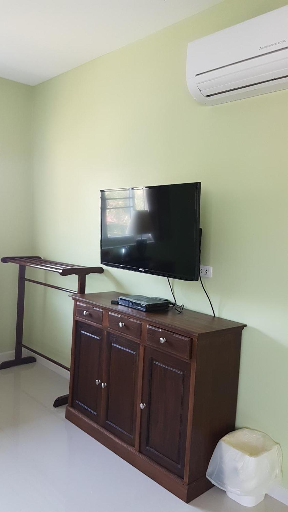 The Hillside 3* Pran Buri
