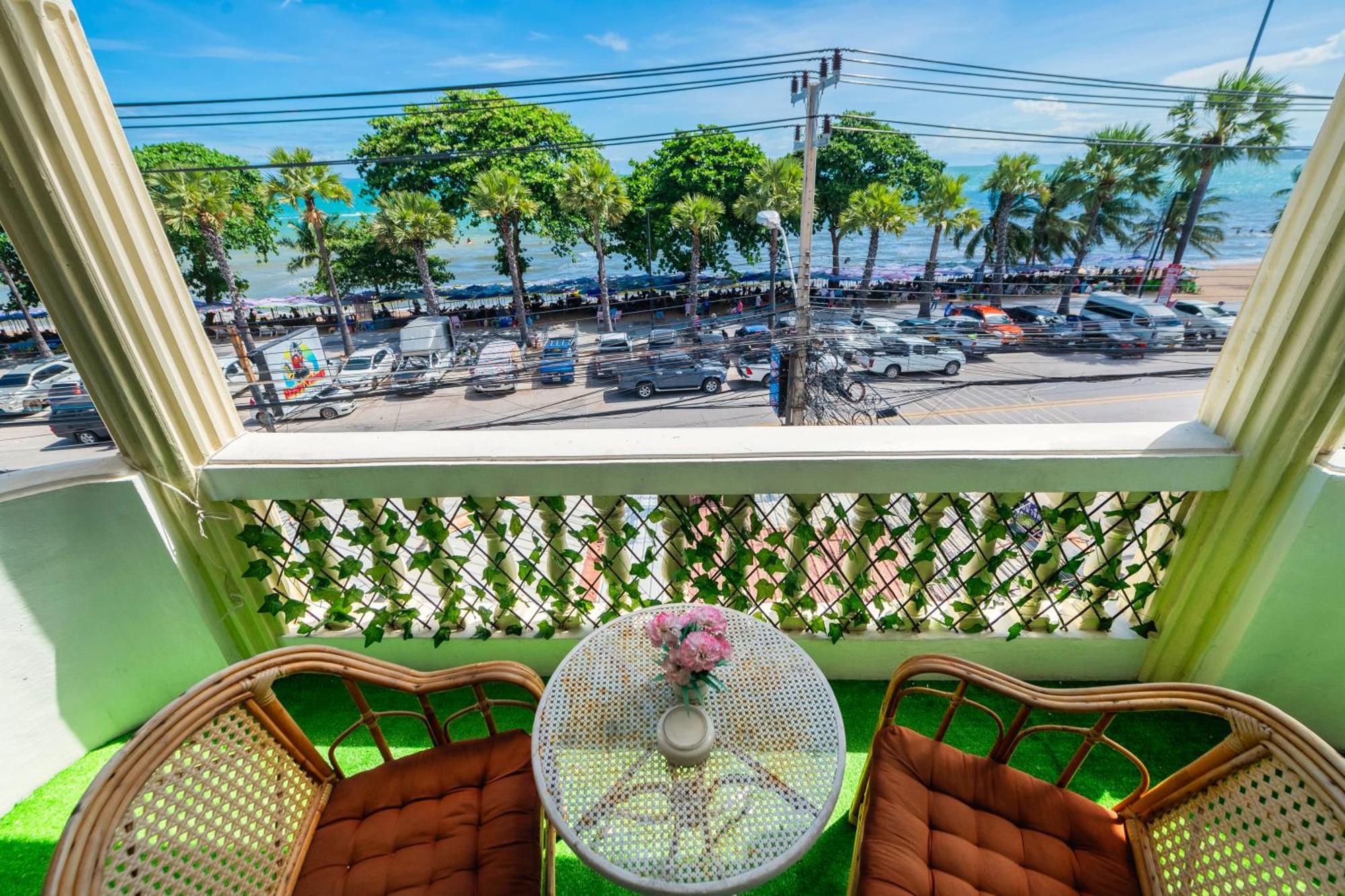 Happy Vikings - Beachfront Guest house 3*