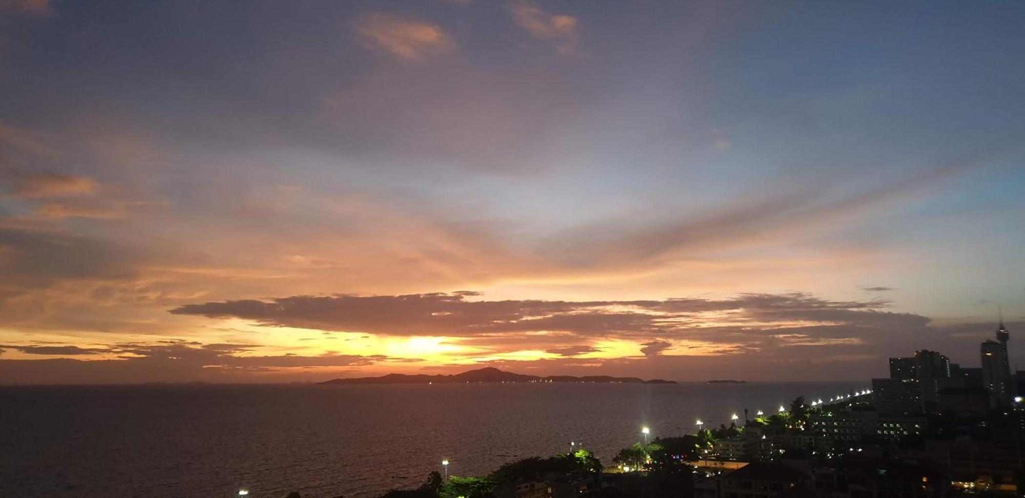 Sea View Beachfront Pattaya *