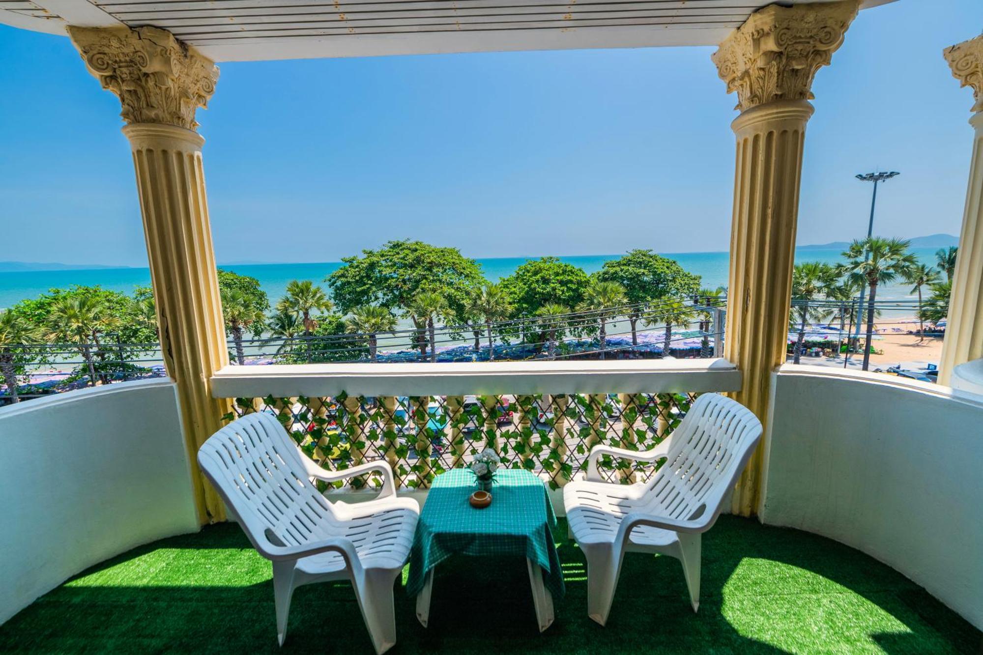 Happy Vikings - Beachfront Guest house 3*