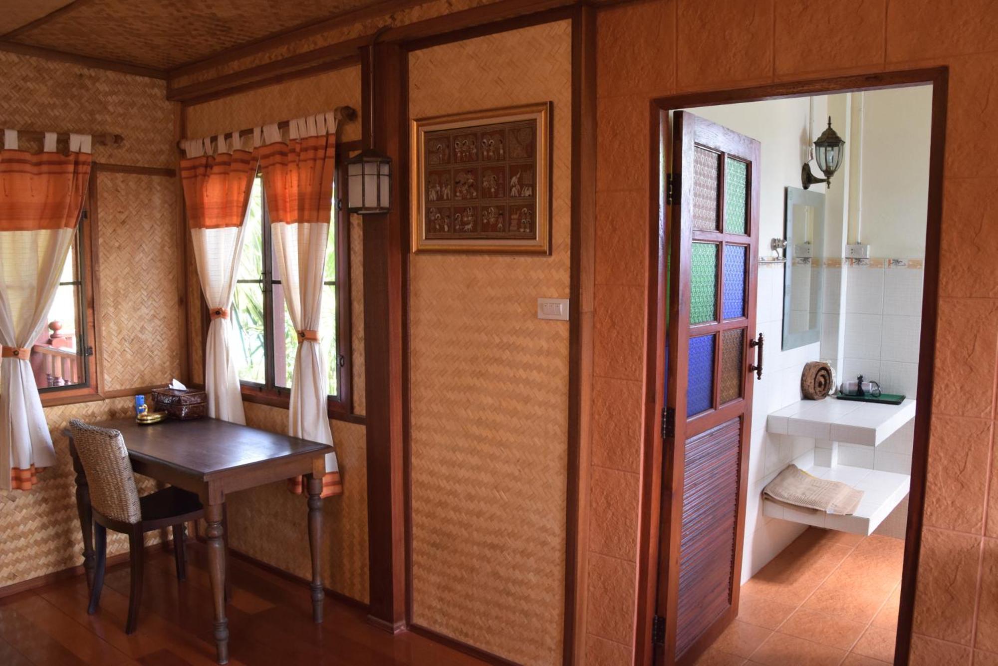 Resort Golden Teak