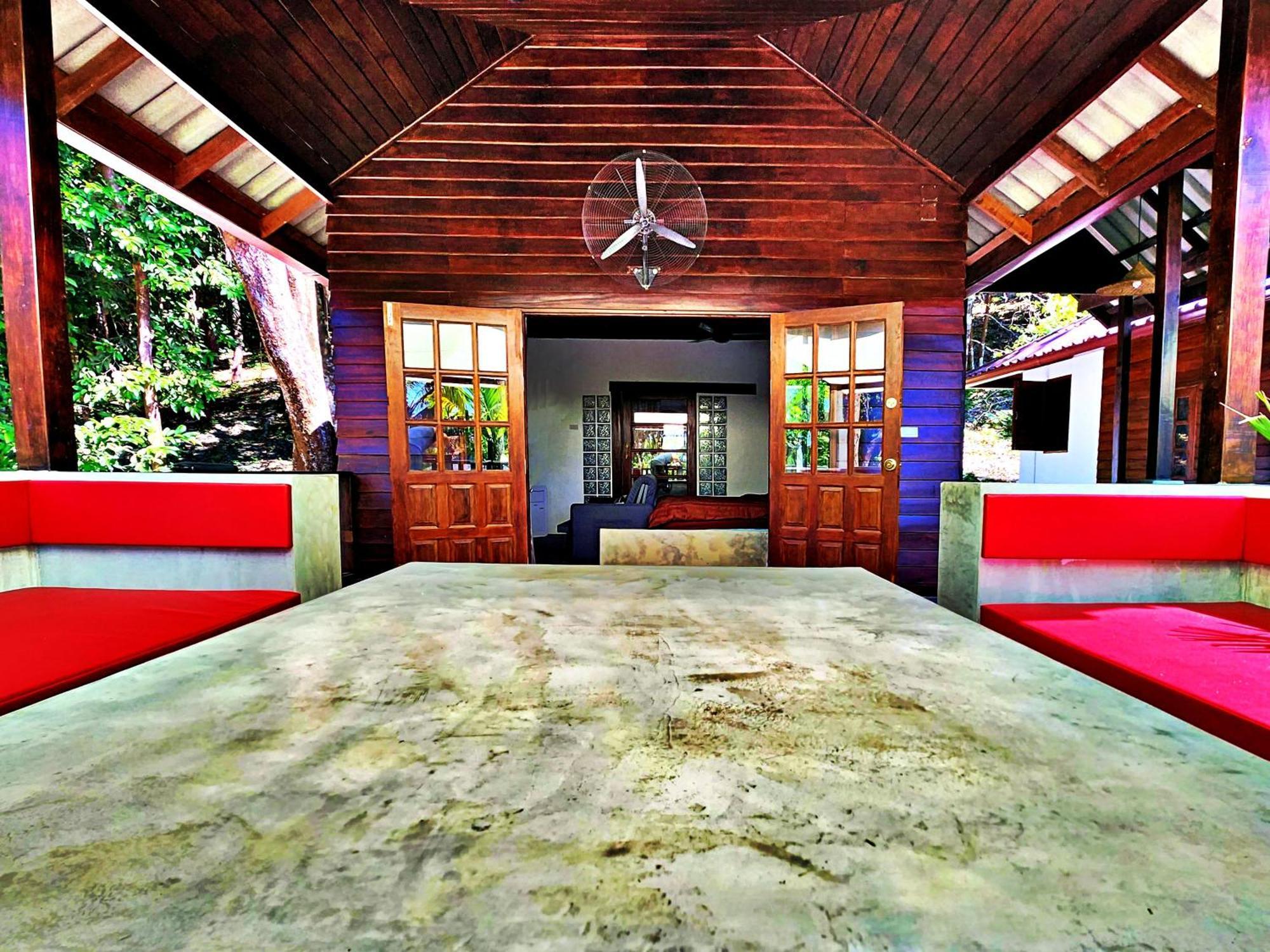 Flower Power Farm Village Resort *
