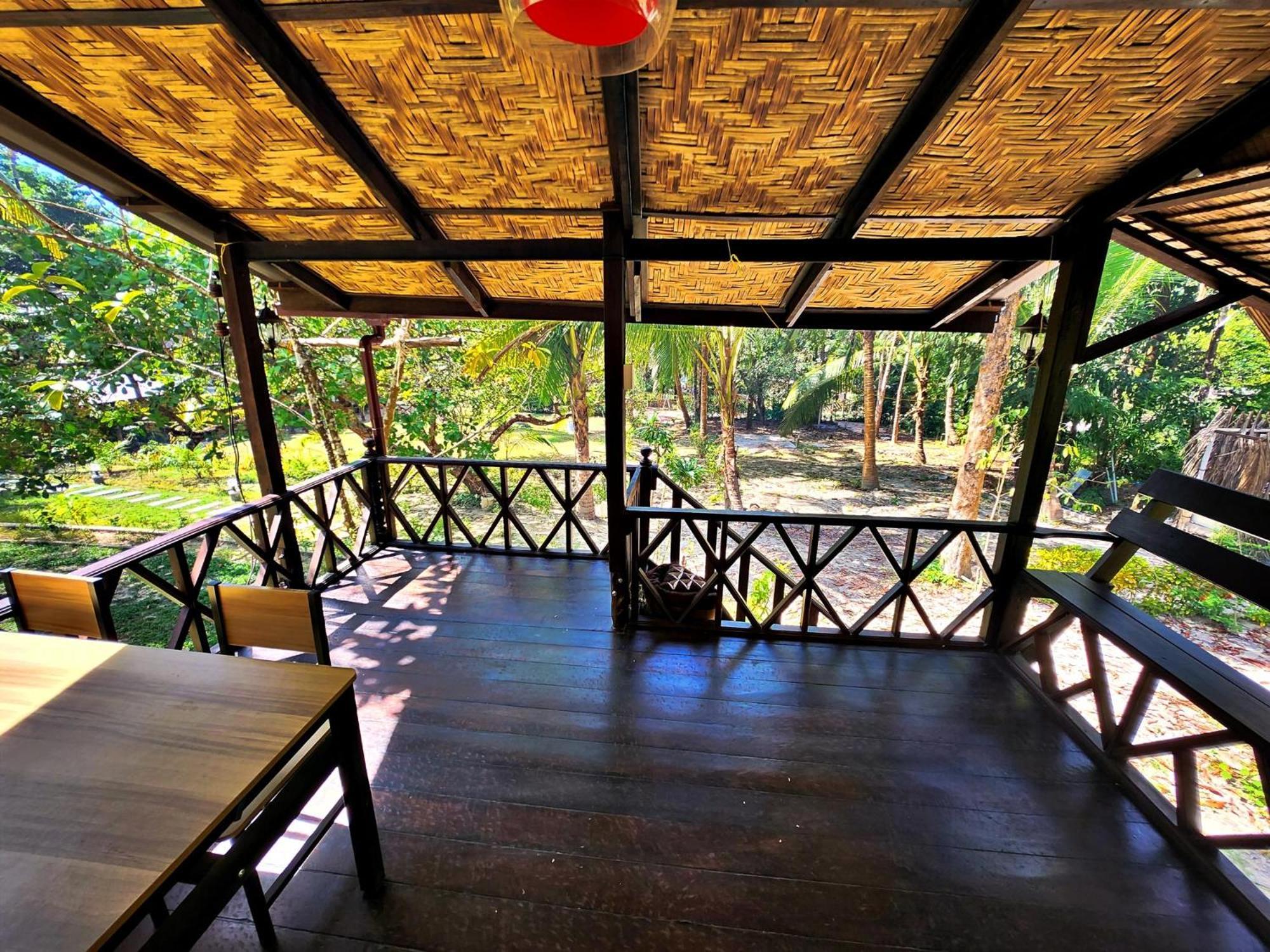 Flower Power Farm Village Resort *