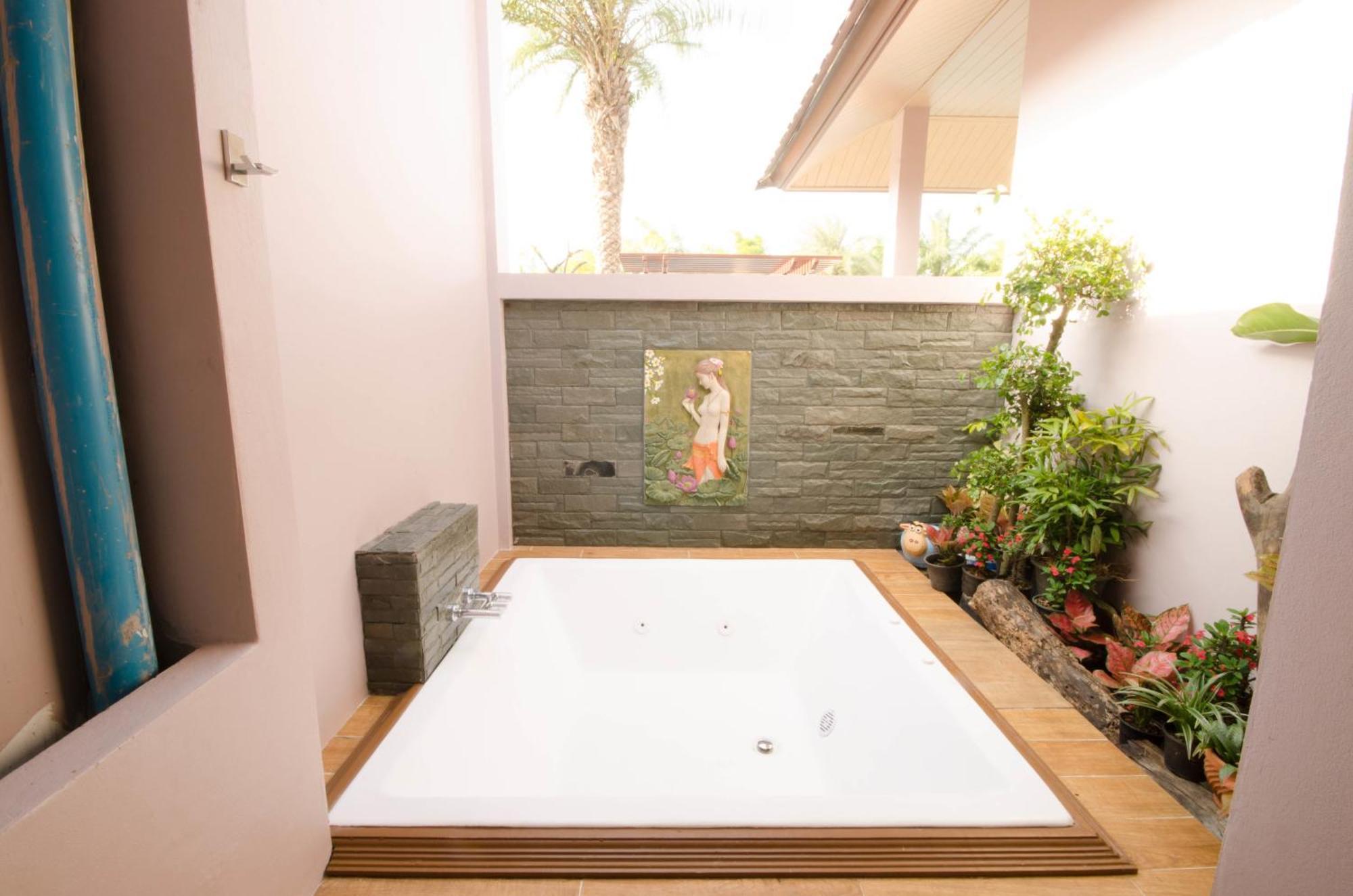 Pueanjai And Restaurant Resort Chumphon