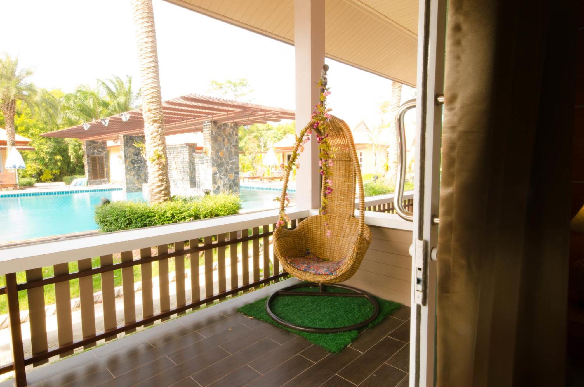 Pueanjai And Restaurant Chumphon
