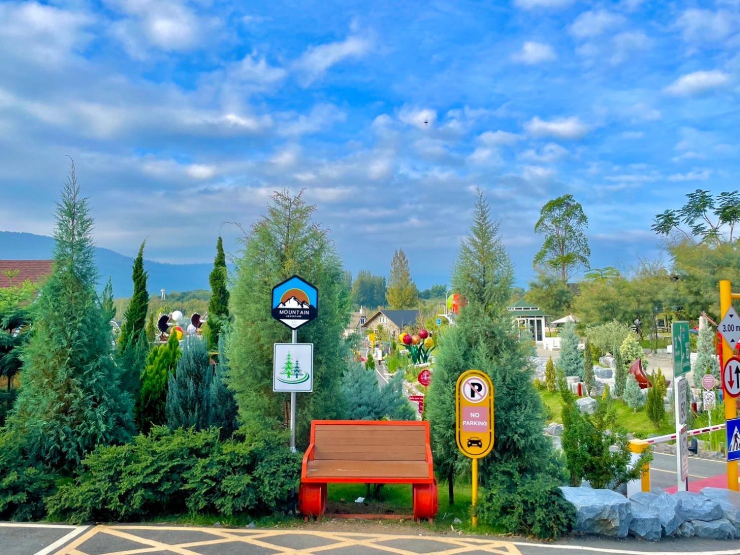 Khao Yai Art Tree Guest house