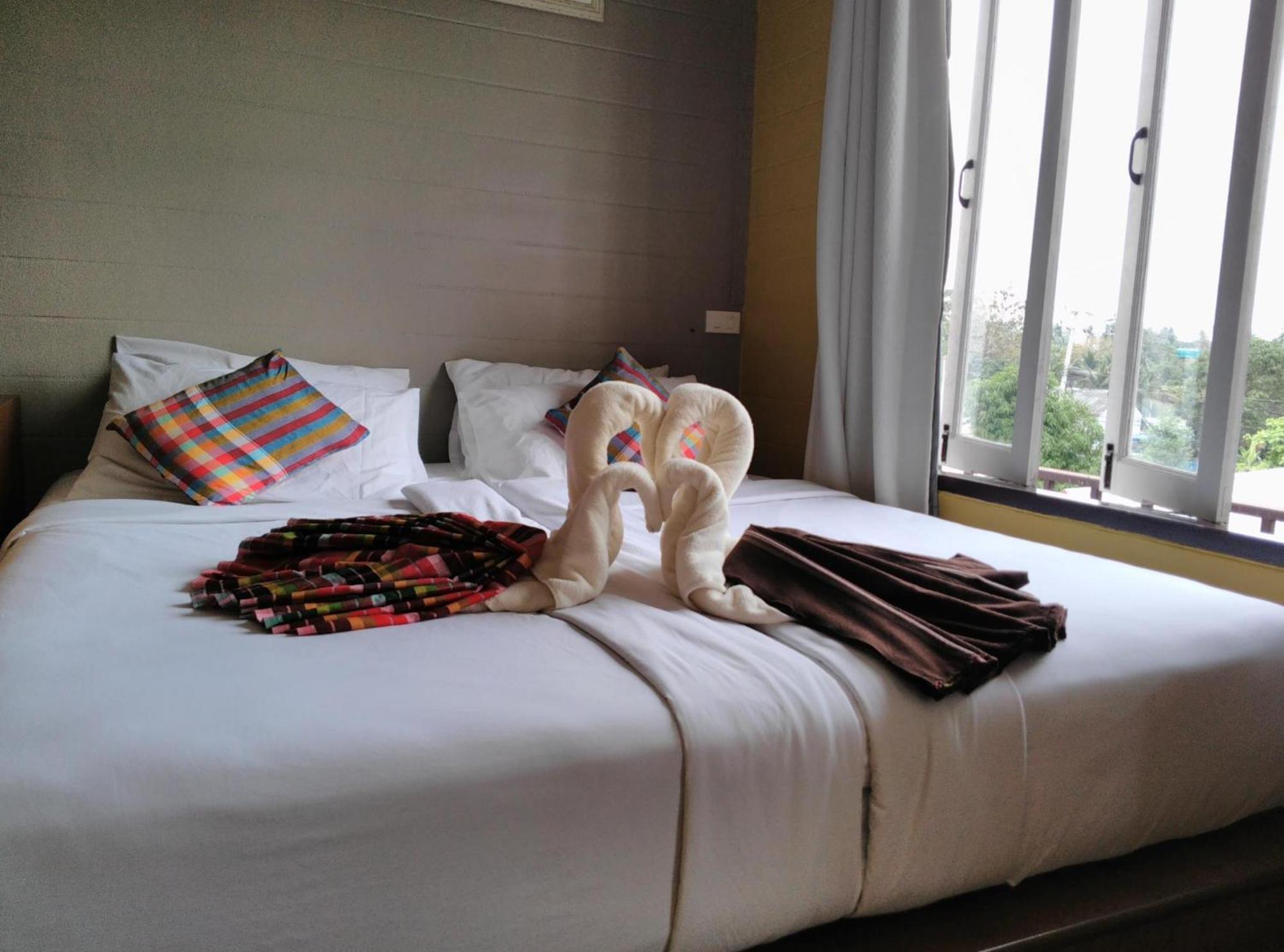 Thanicha Amphawa 3*