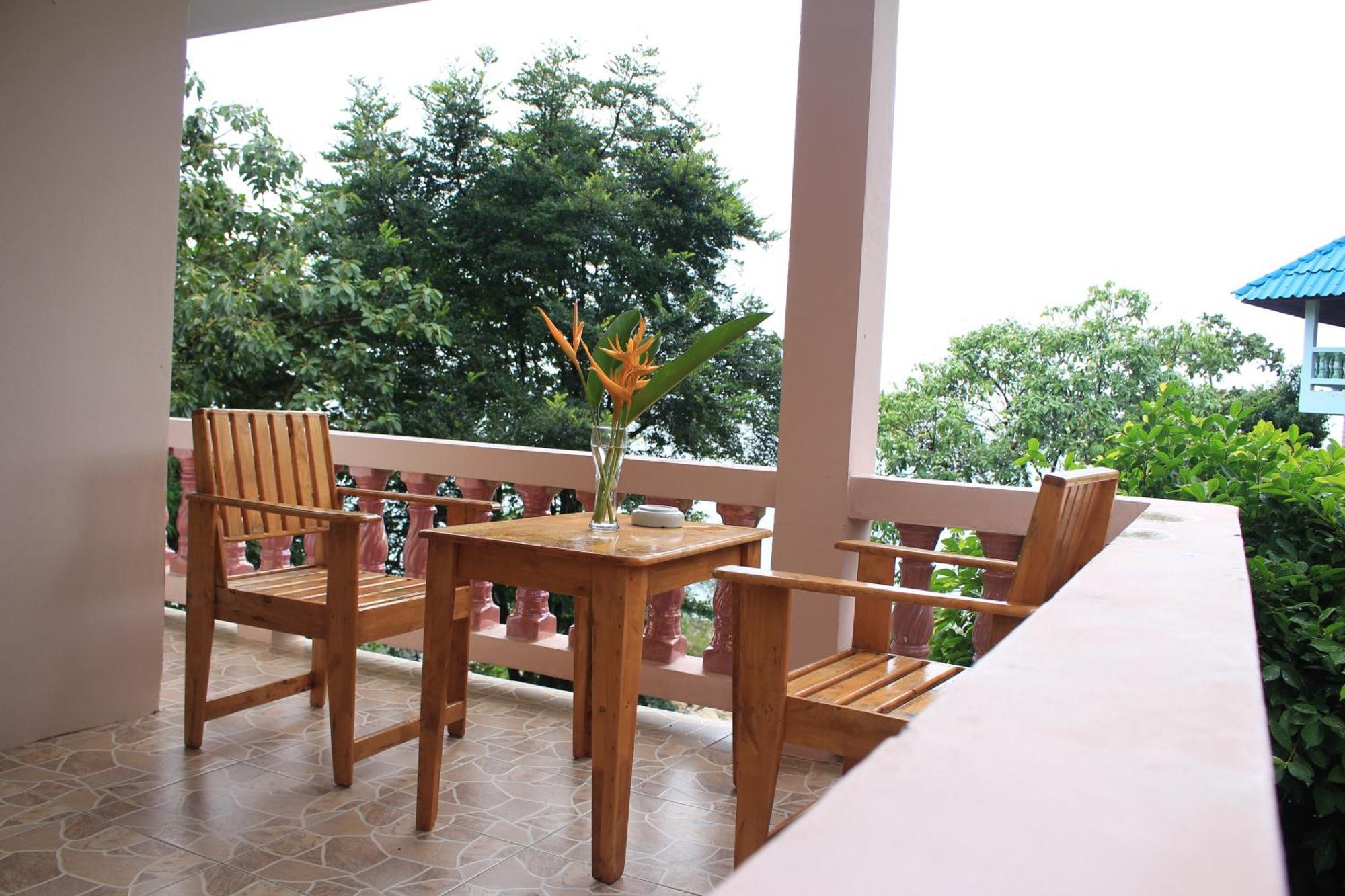 Resort Dragon Hut Haad Yao