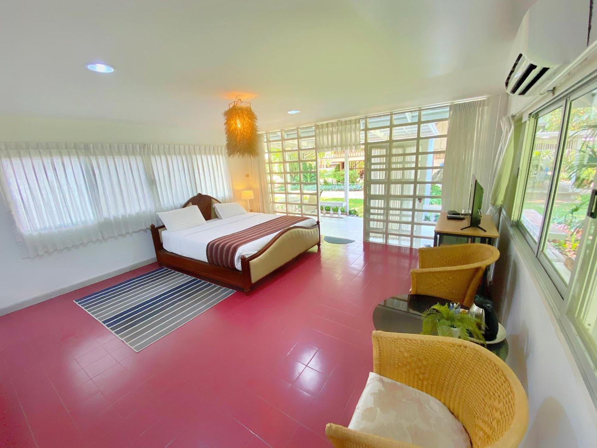 Baan Kratom Tong By The Sea Holiday home *