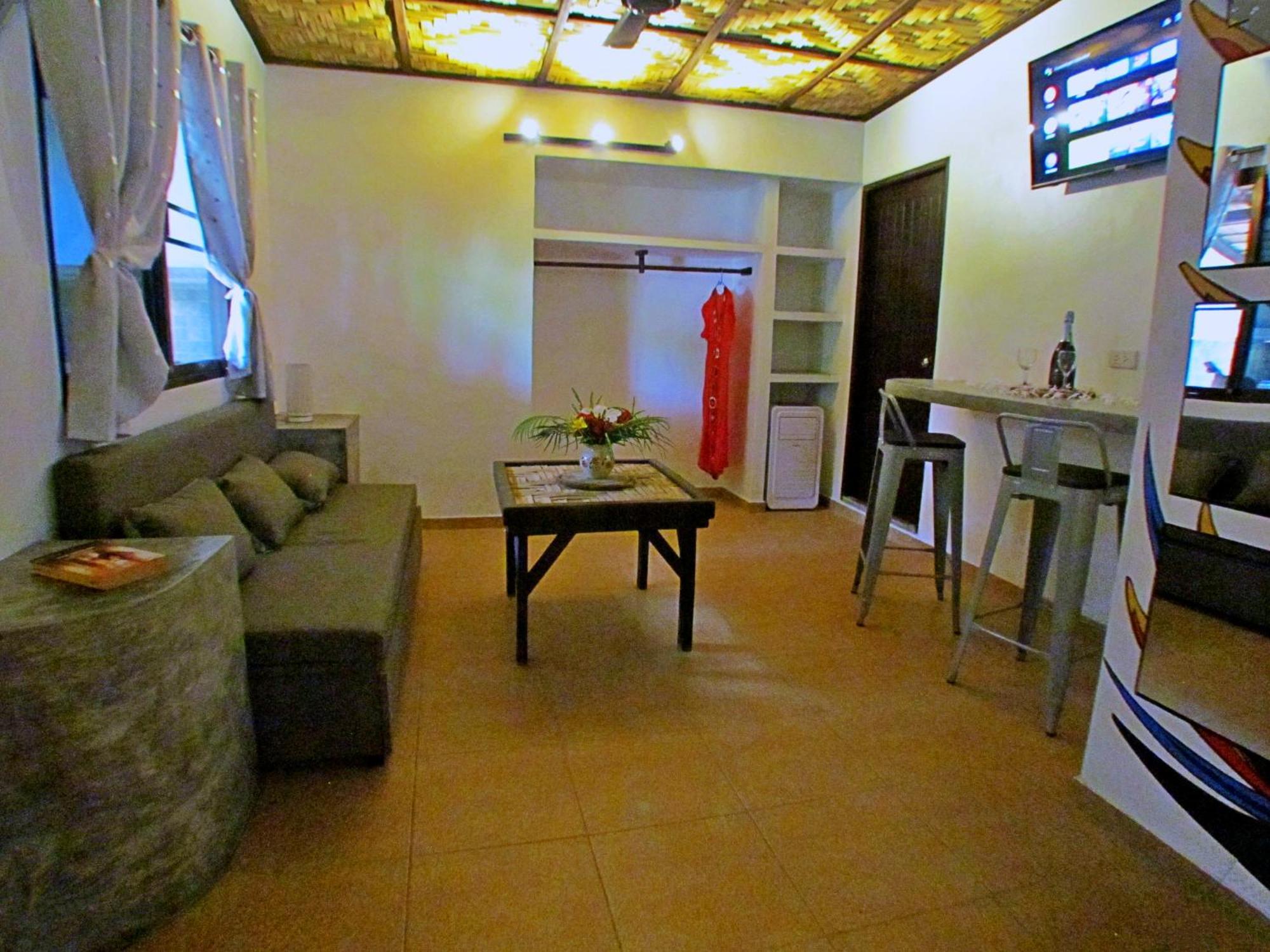 Flower Power Farm Village Resort *