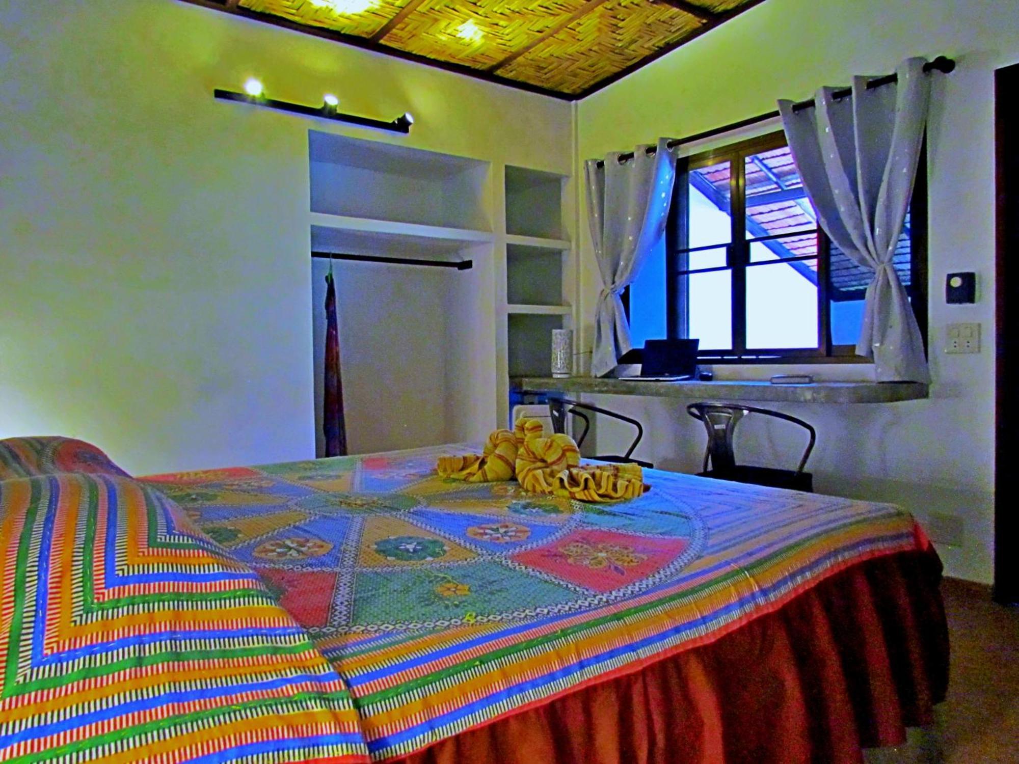 Resort Flower Power Farm Village Koh Phayam