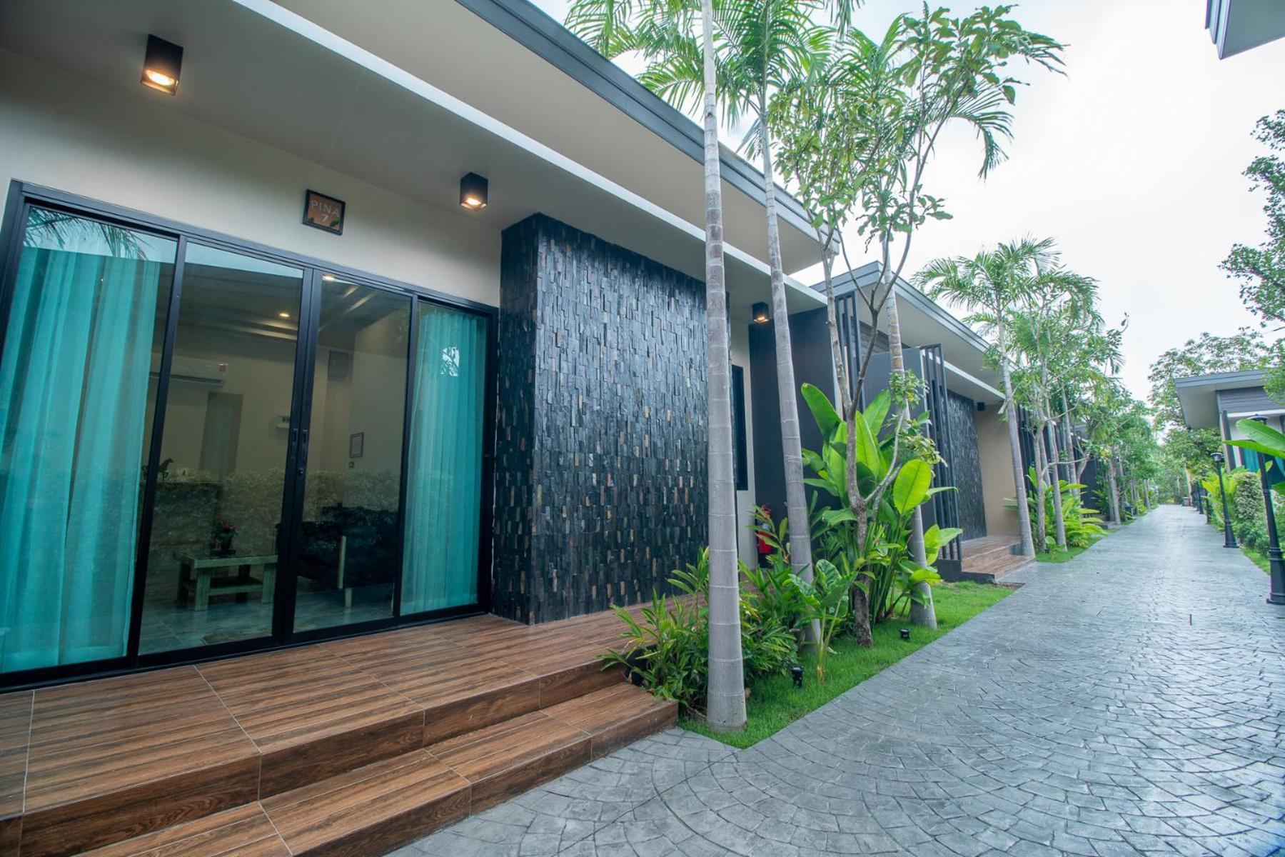 Coco Pina Resort