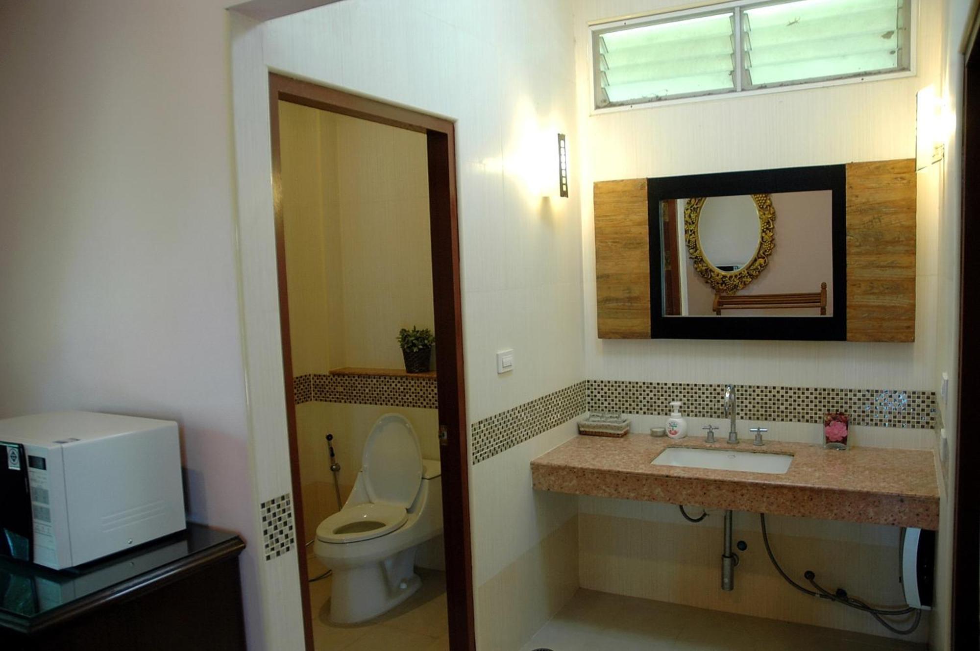 Thararin Resort Ban Doem Bang