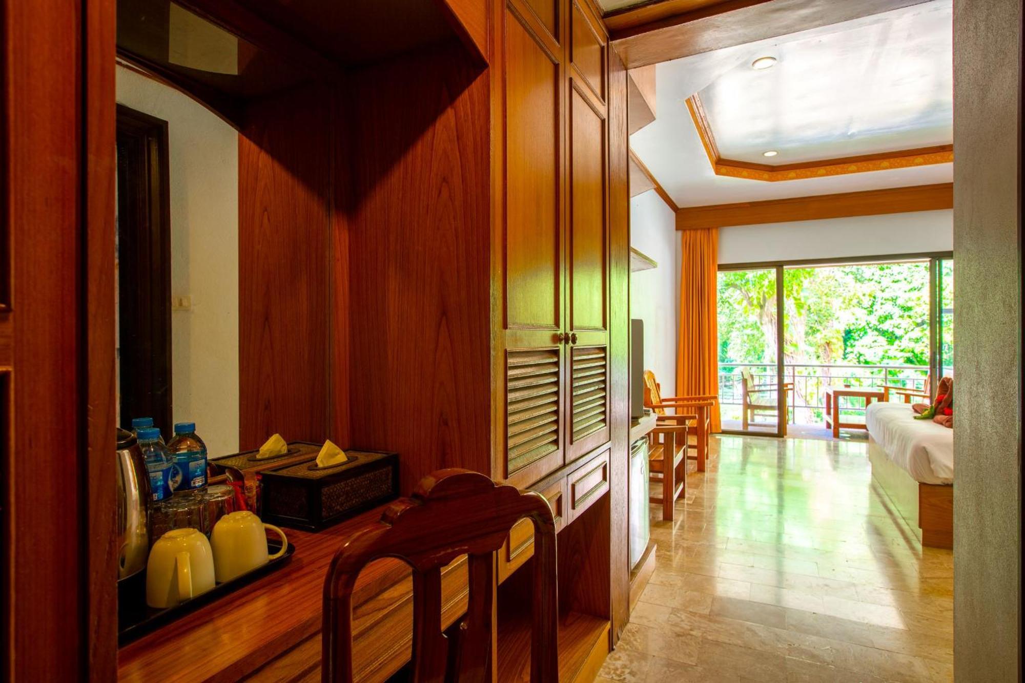 Diamond Cave Resort 3*